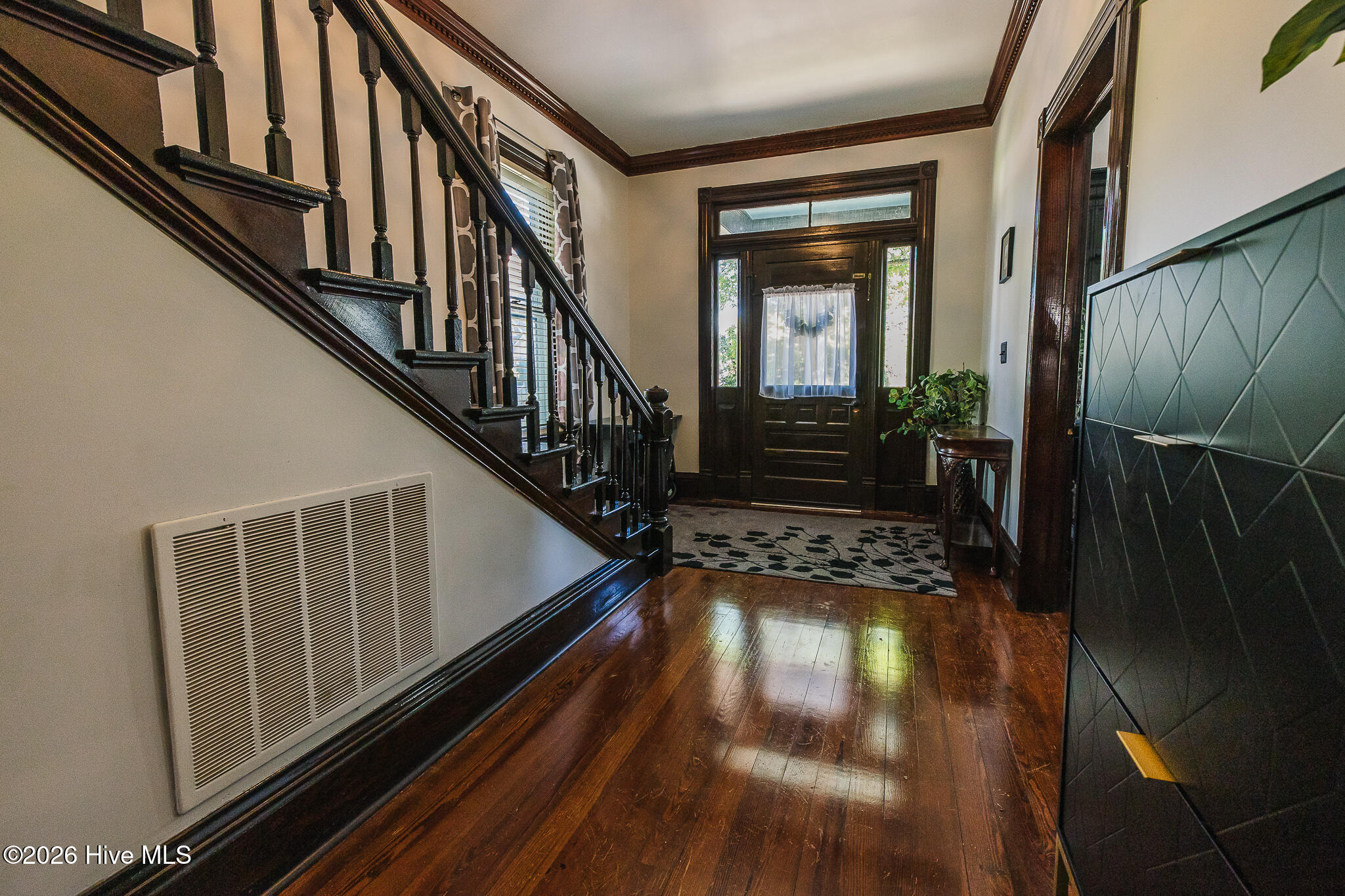 615 New Street