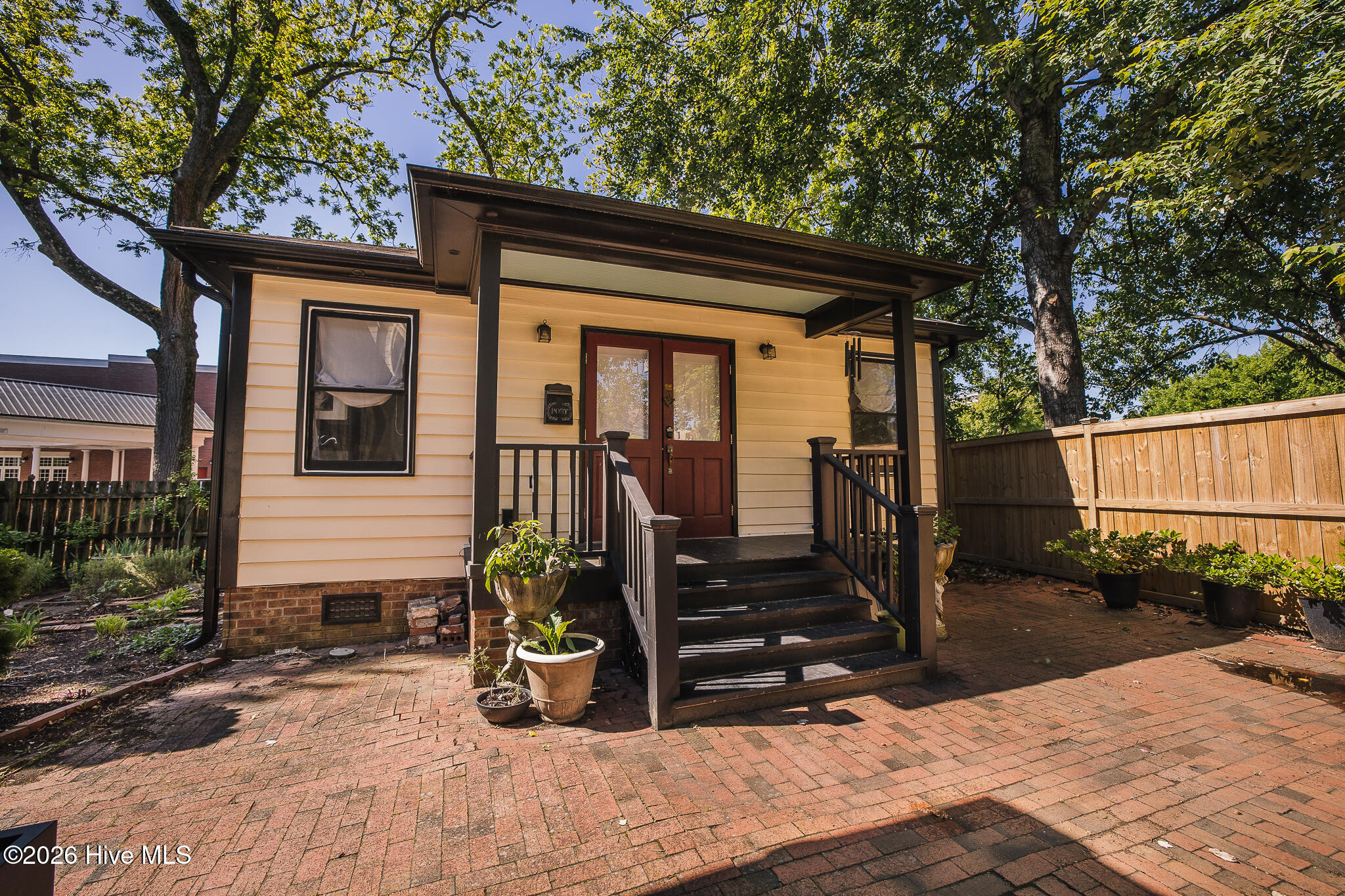 615 New Street