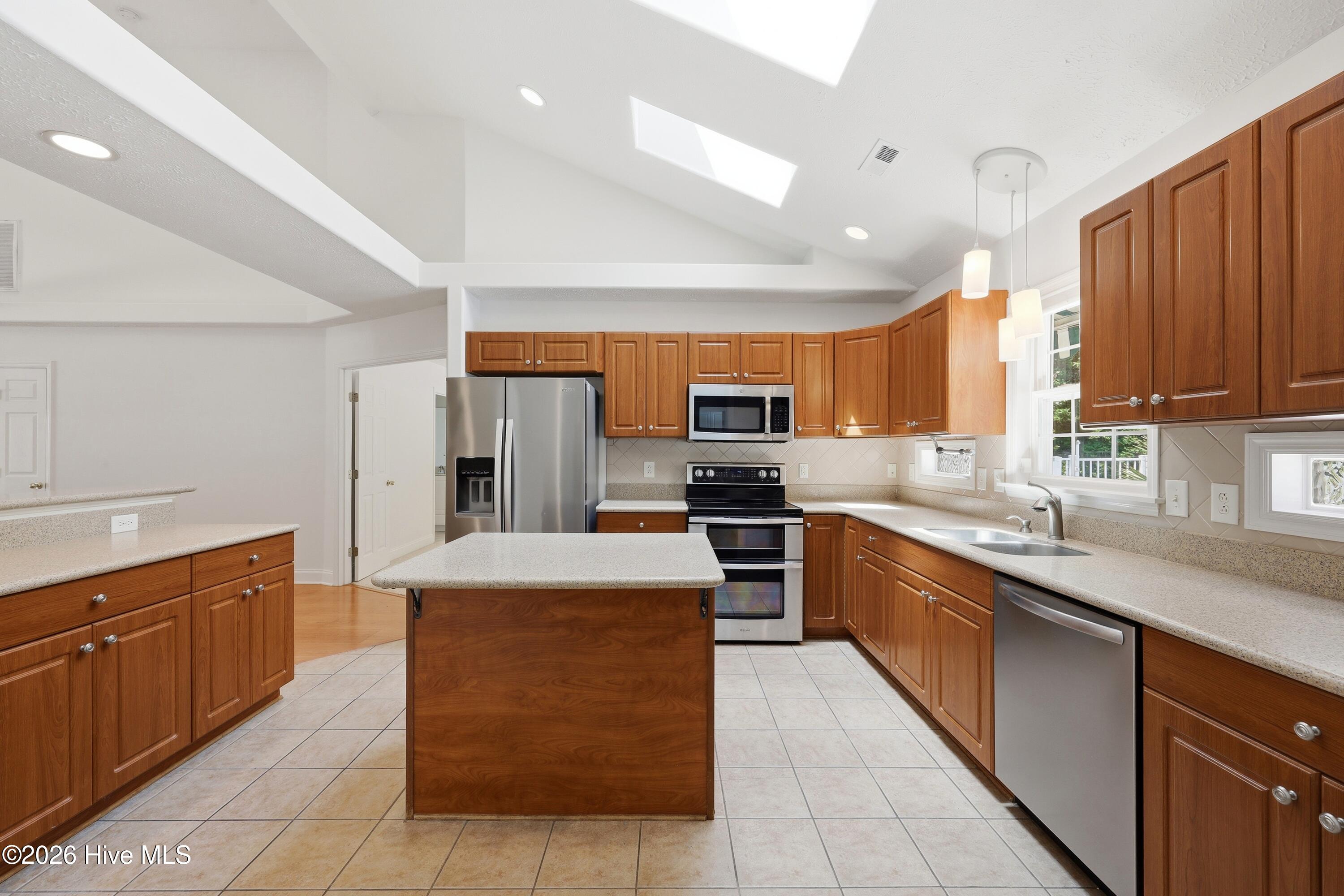 320 Neuchatel Road