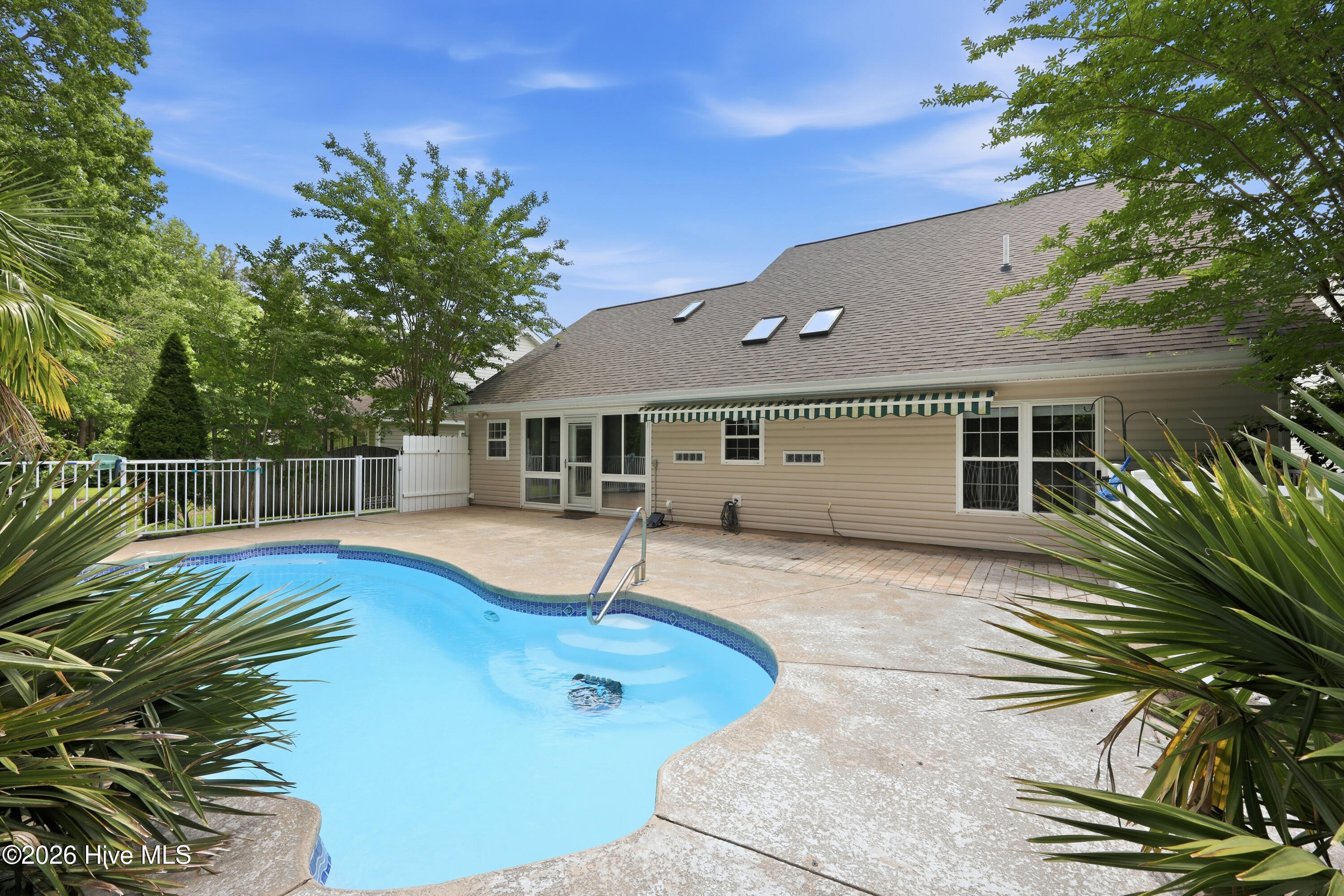 320 Neuchatel Road