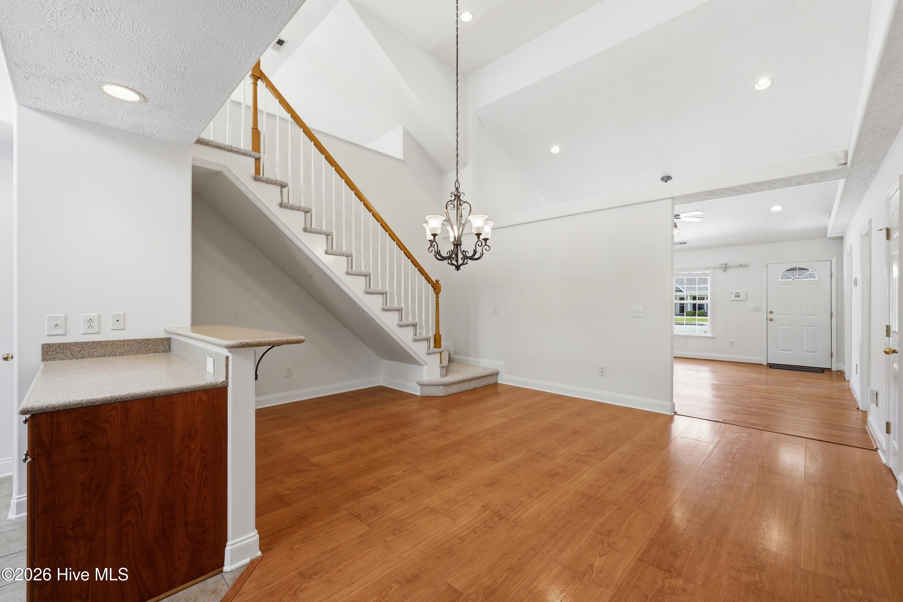 320 Neuchatel Road