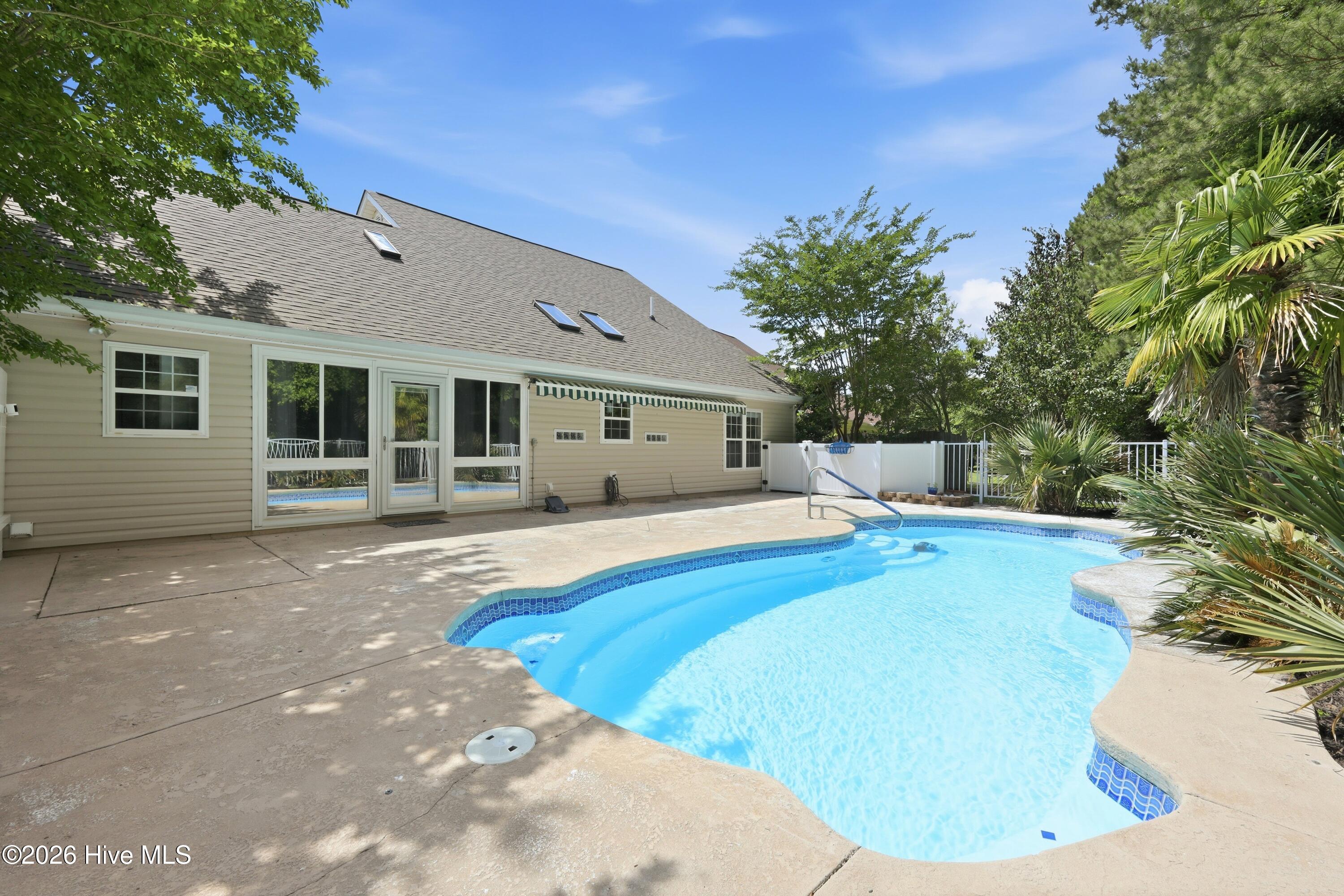 320 Neuchatel Road