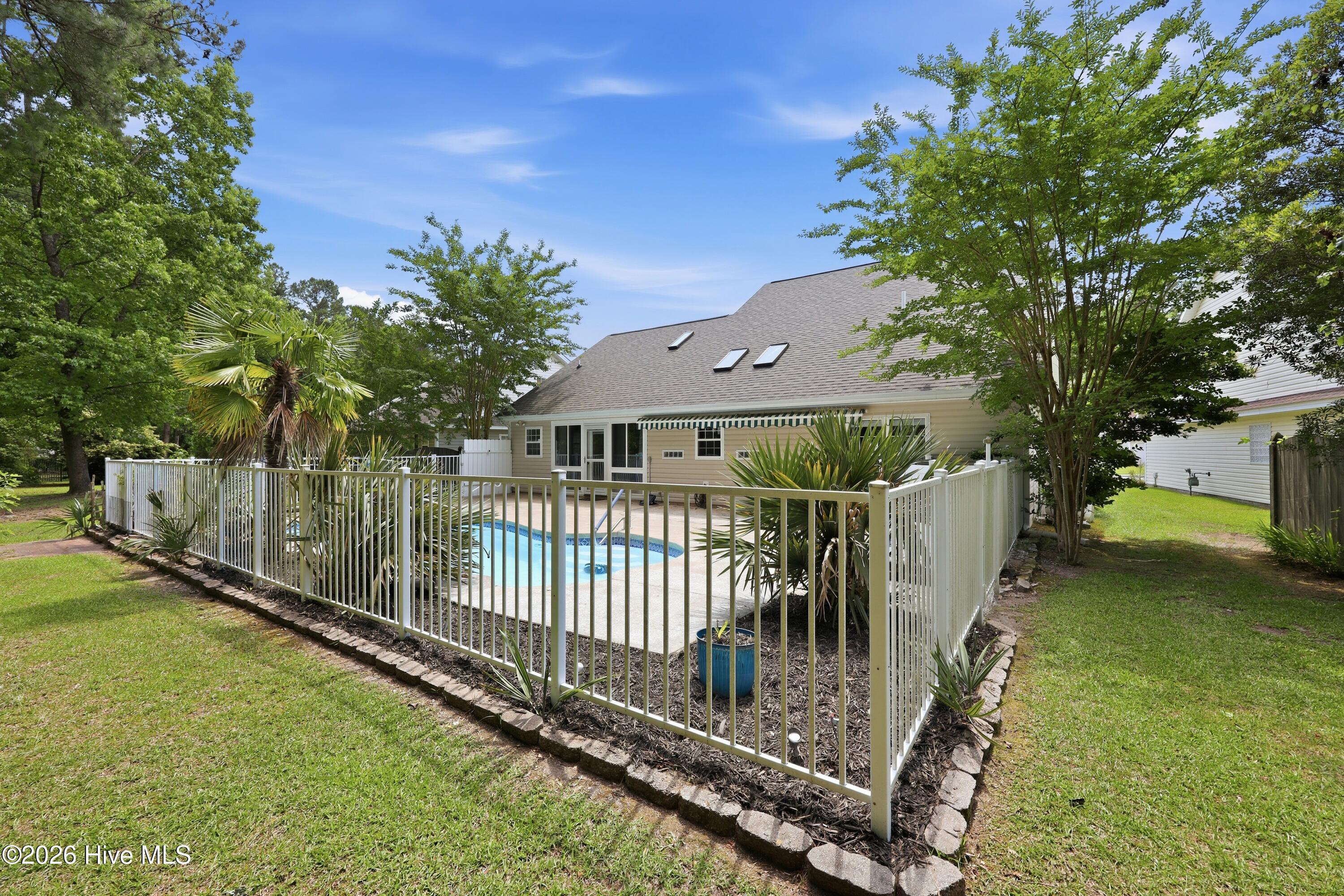 320 Neuchatel Road