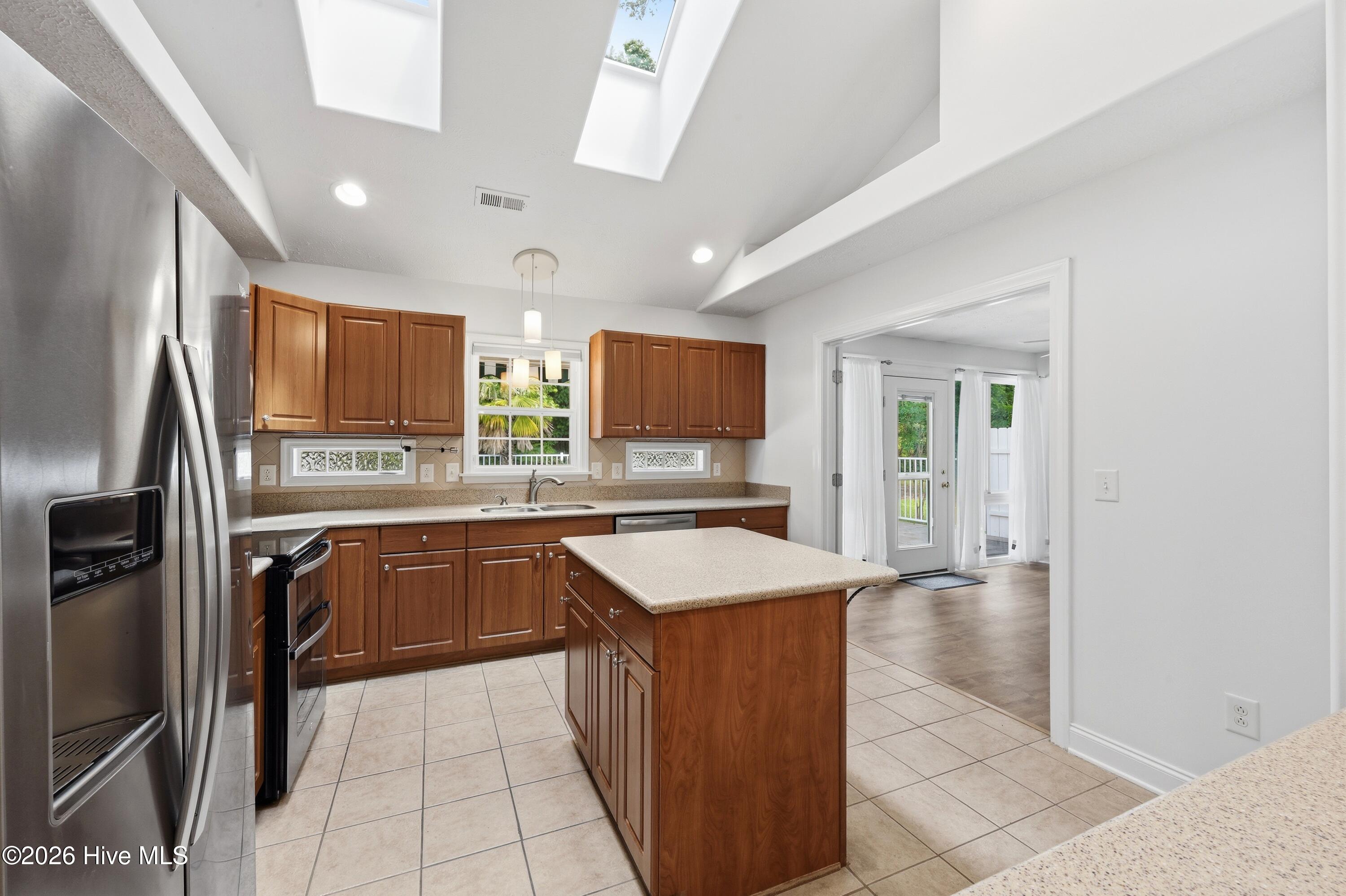 320 Neuchatel Road