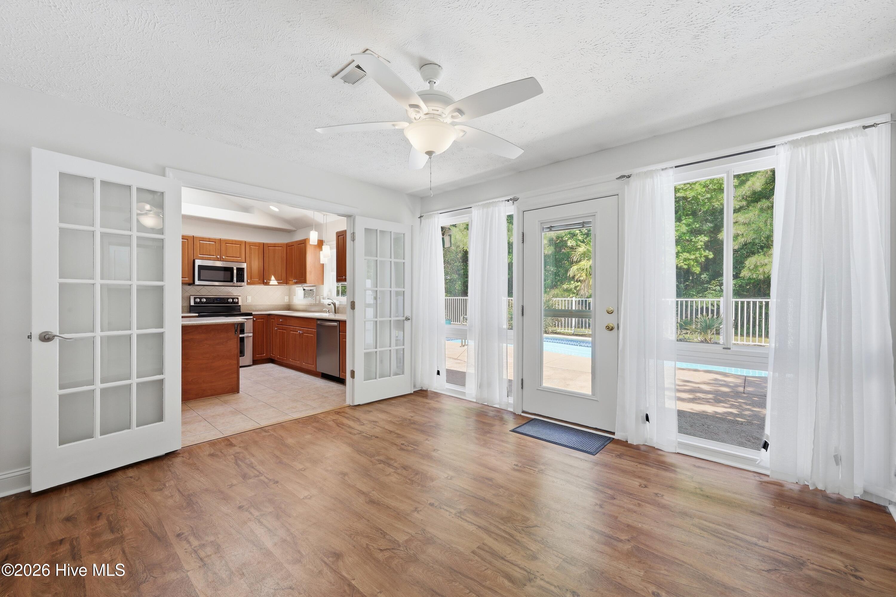 320 Neuchatel Road