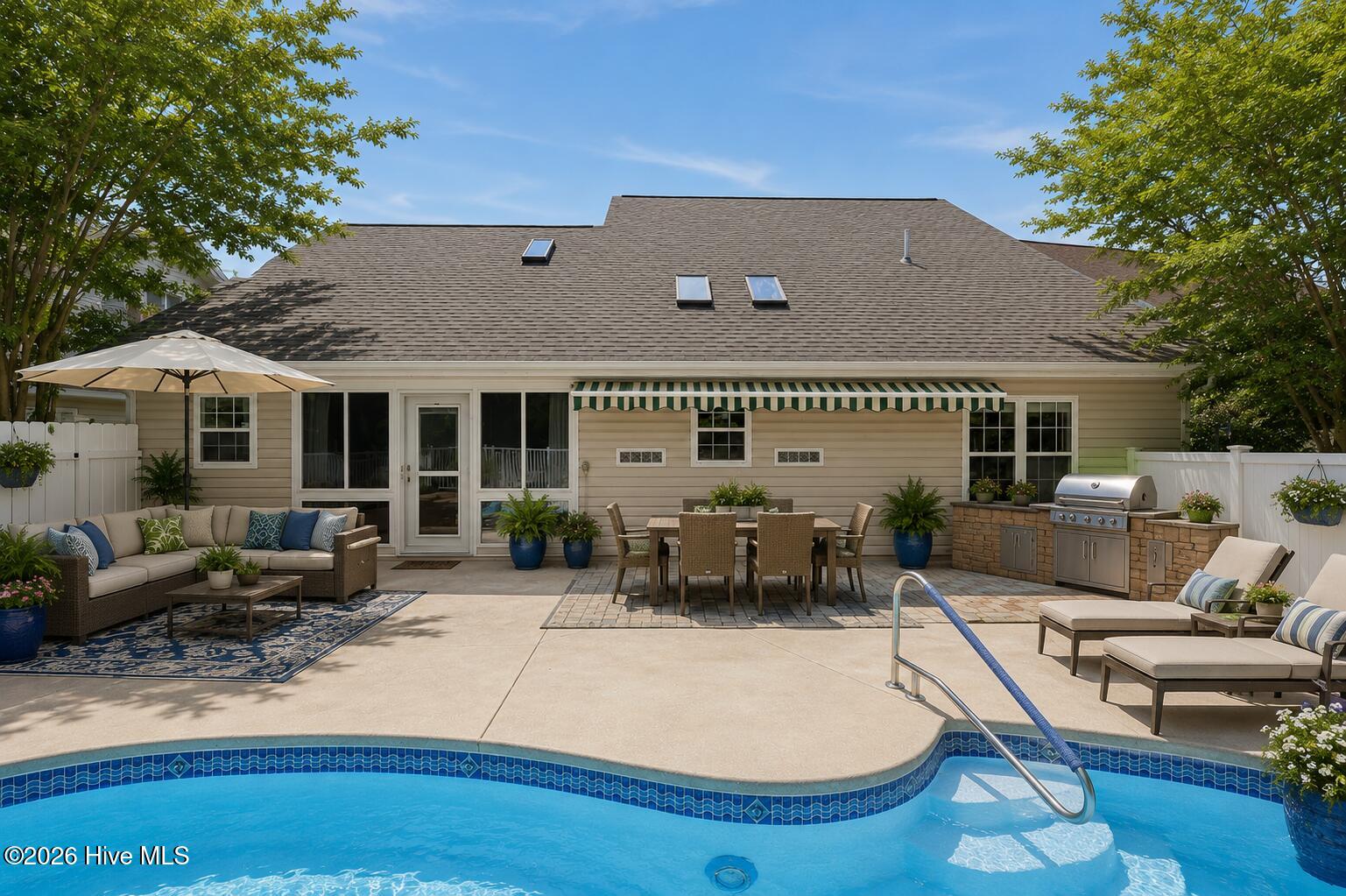 320 Neuchatel Road