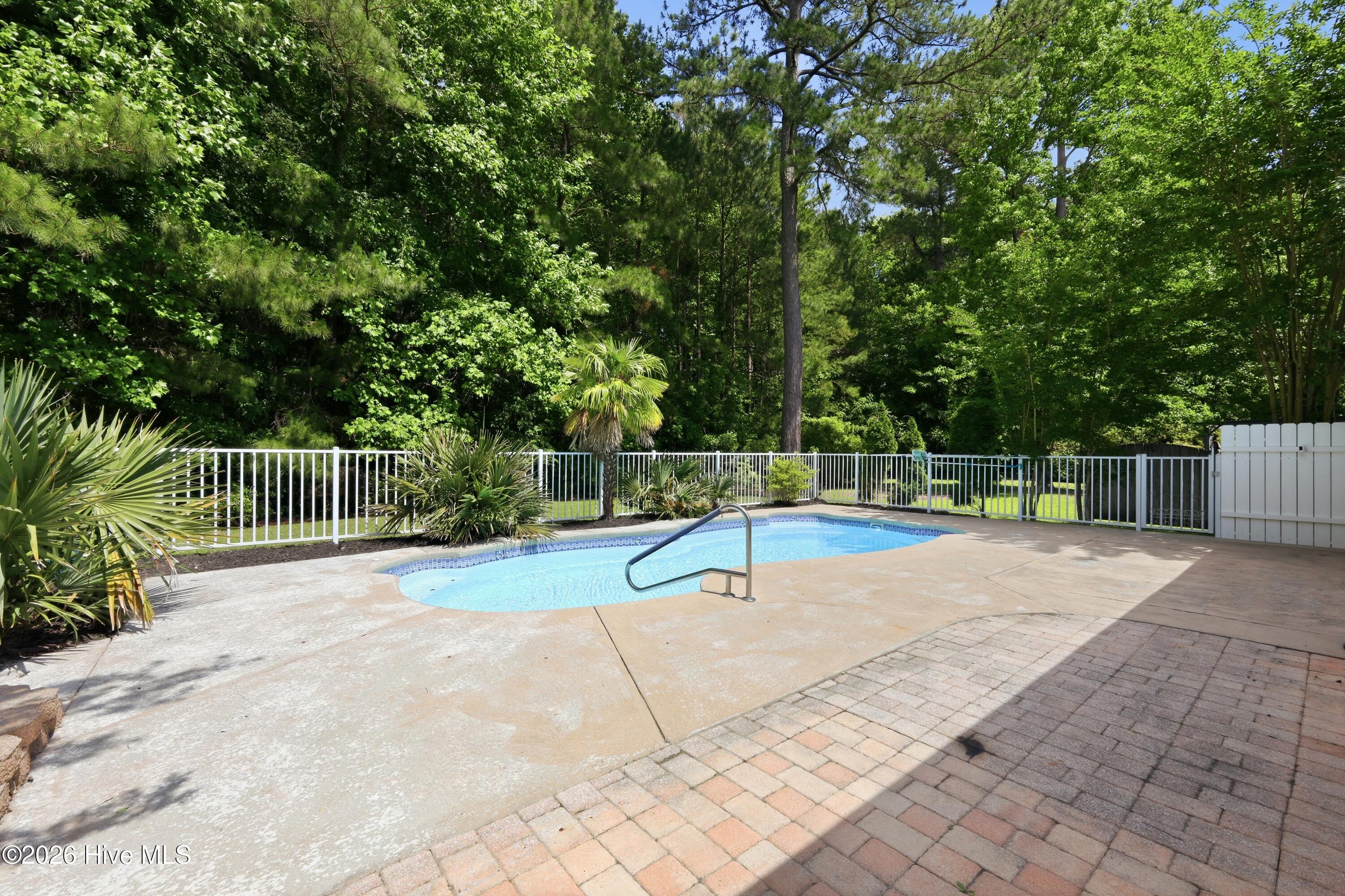 320 Neuchatel Road