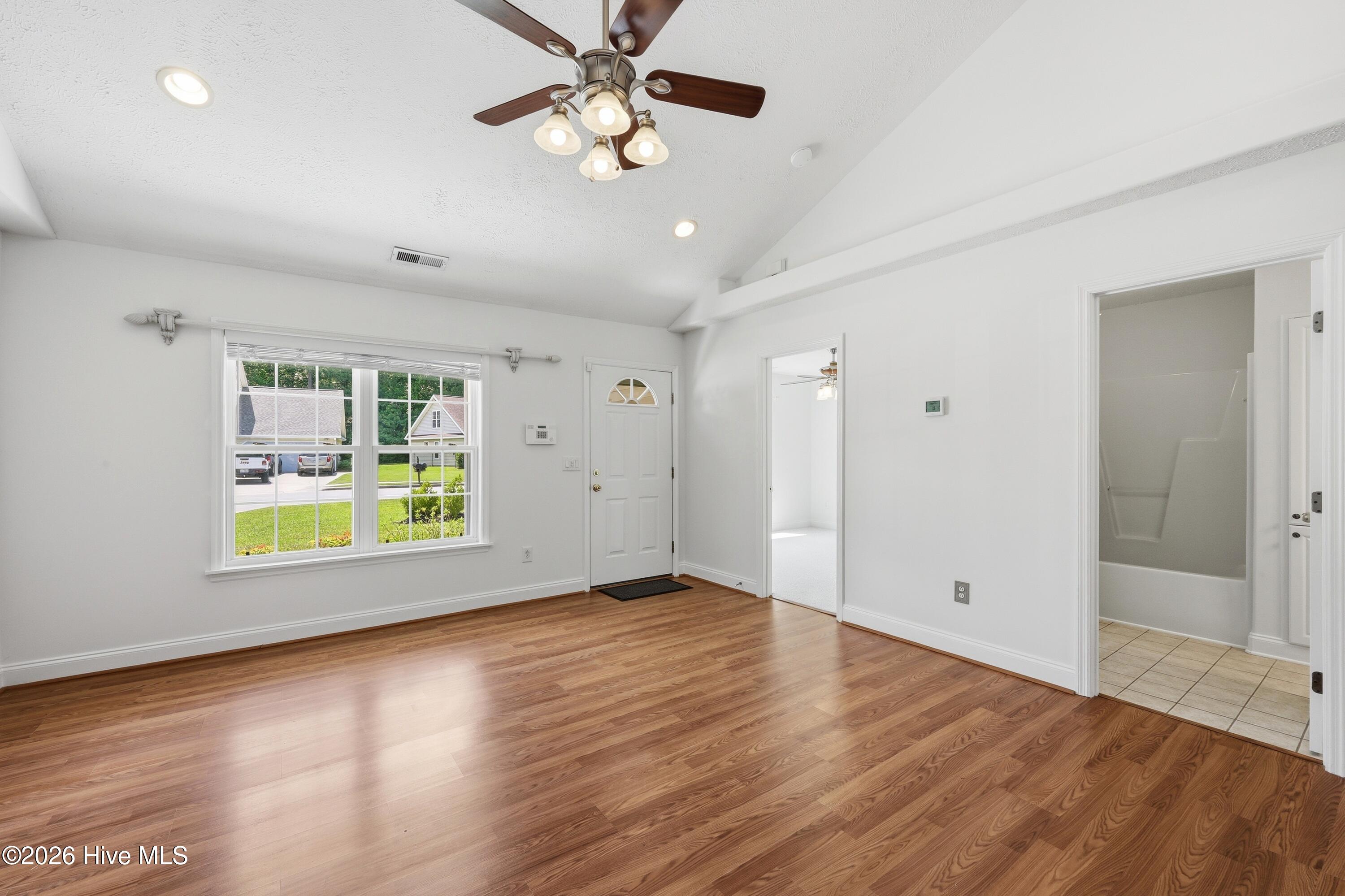 320 Neuchatel Road