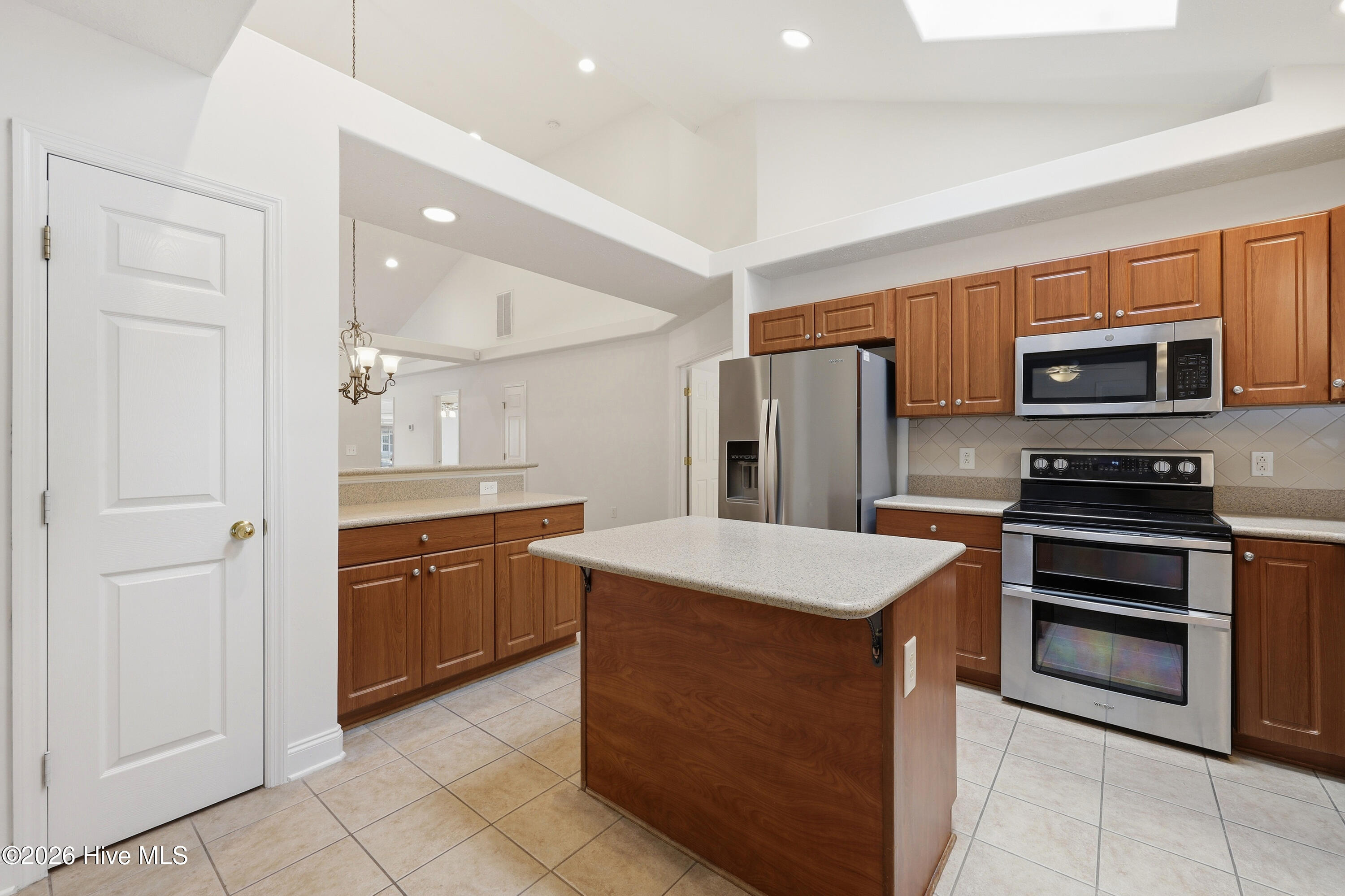 320 Neuchatel Road