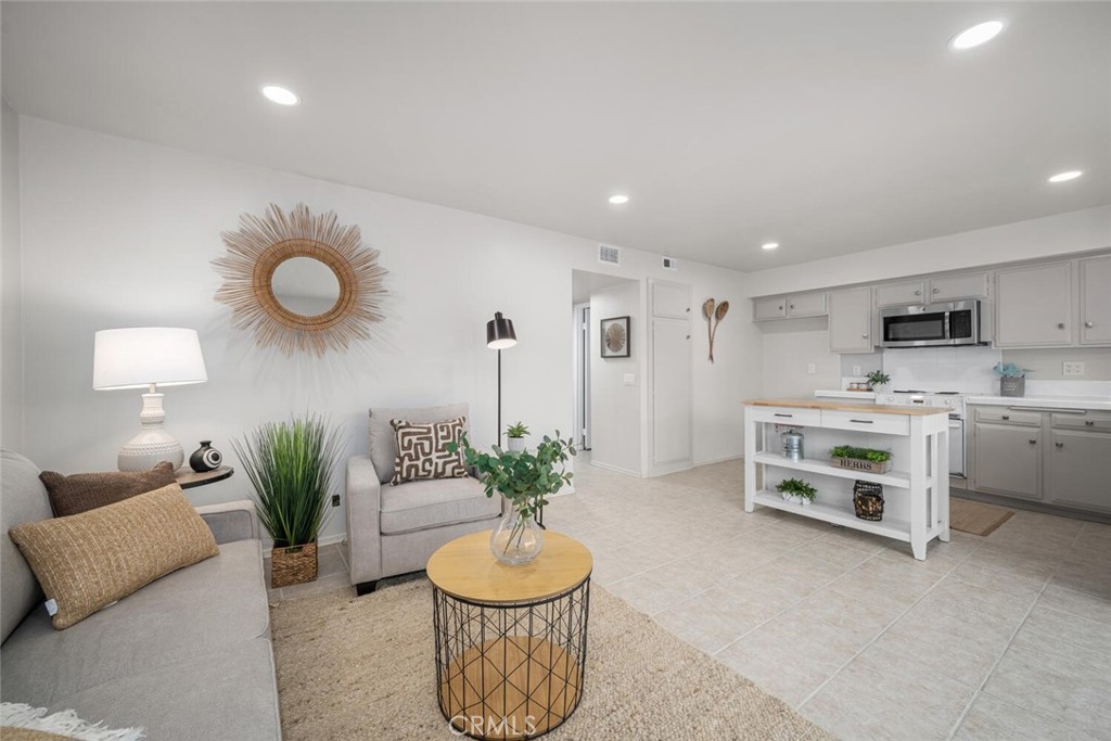 4057 Via Encinas