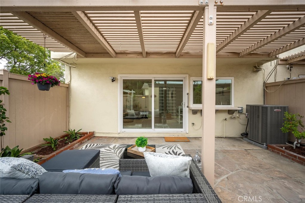 4057 Via Encinas