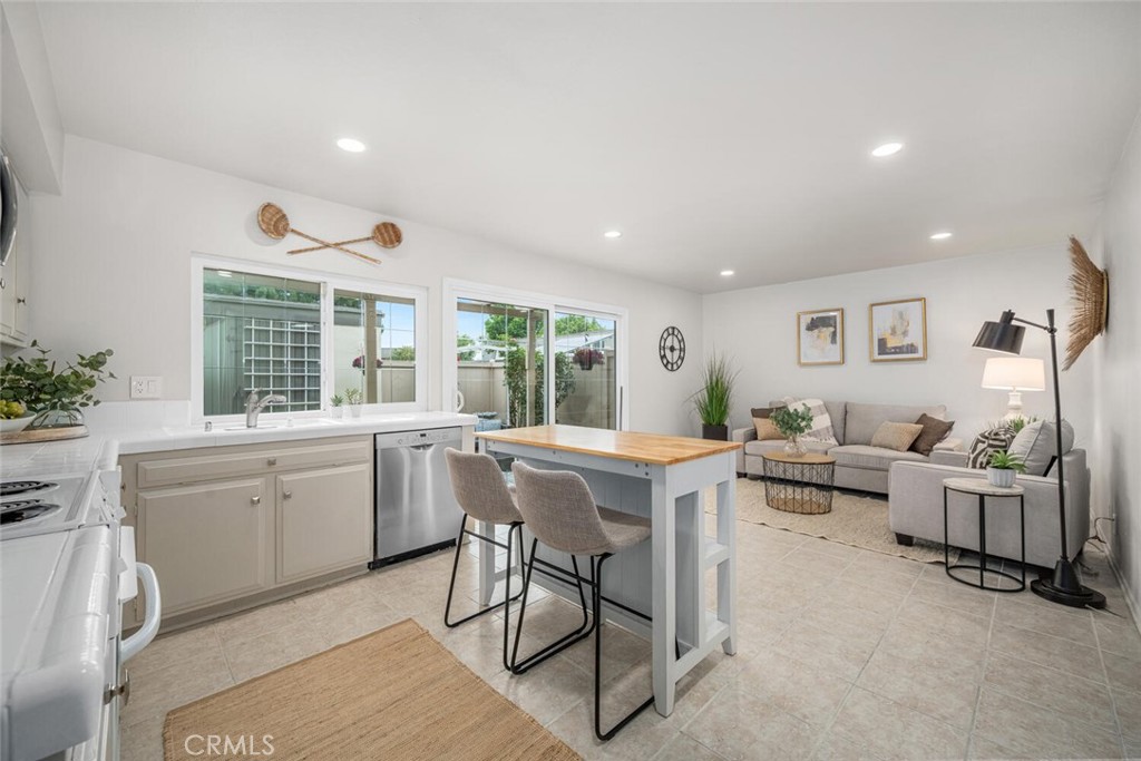 4057 Via Encinas