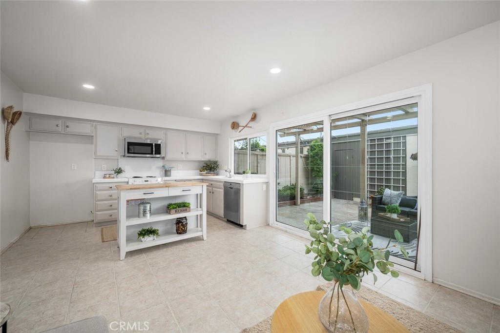 4057 Via Encinas
