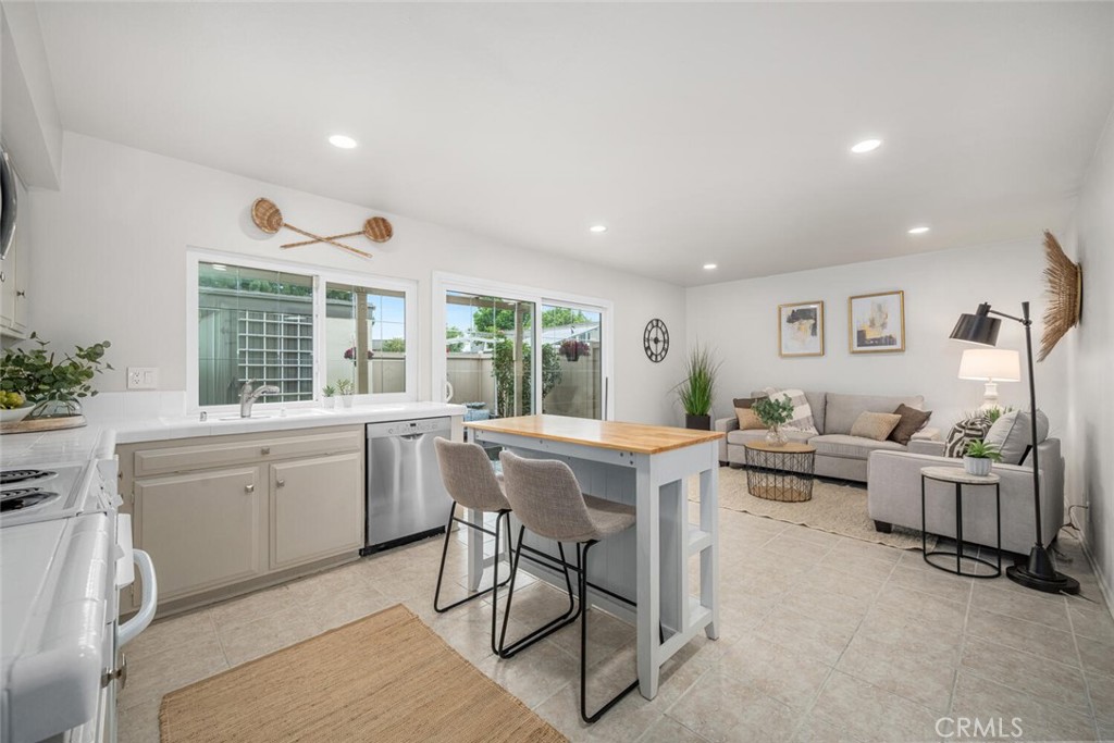 4057 Via Encinas