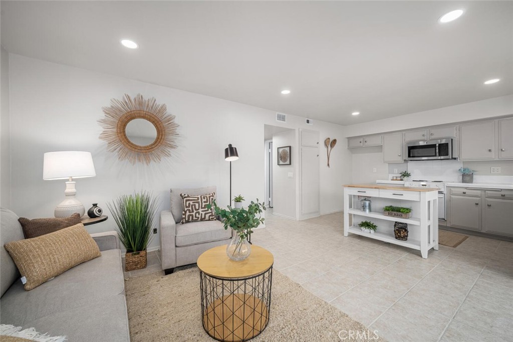 4057 Via Encinas