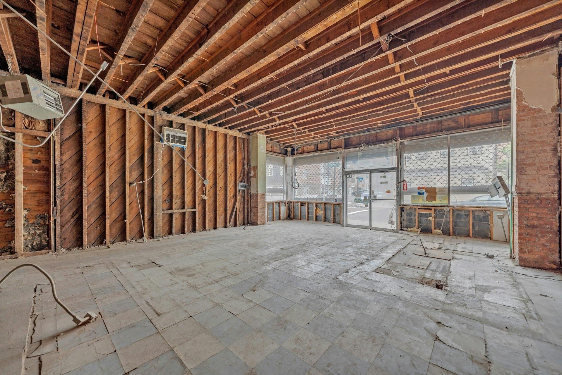 63 HUTTON ST