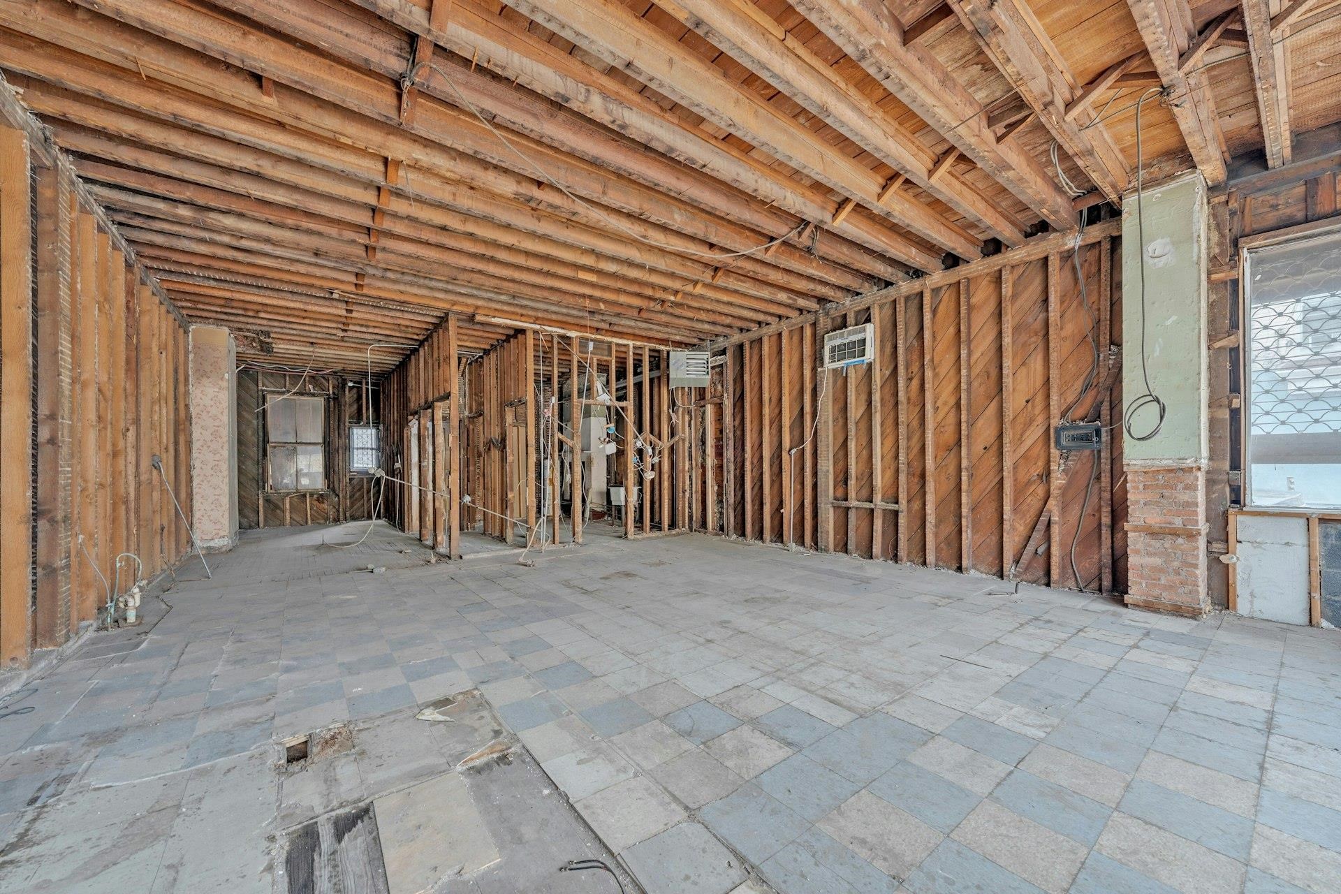 63 HUTTON ST