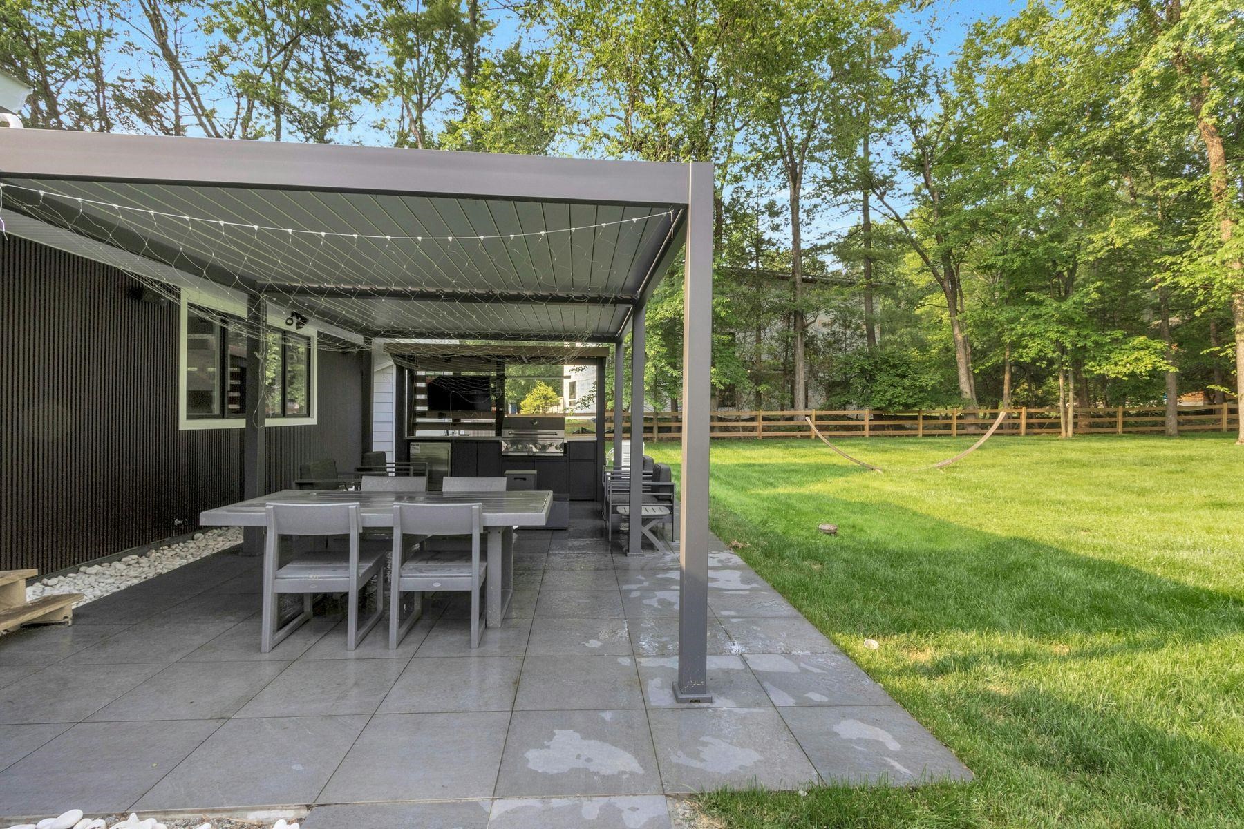 14 RAMBLING BROOK