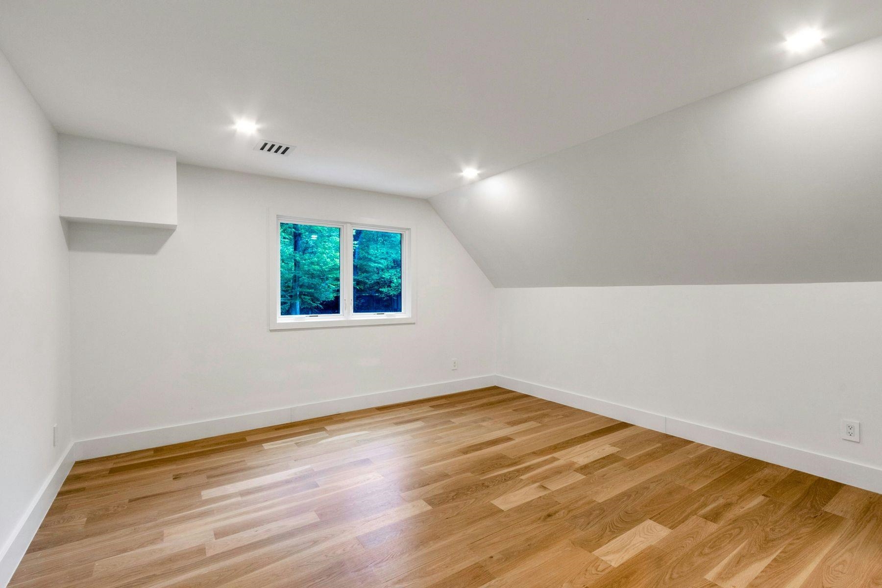14 RAMBLING BROOK