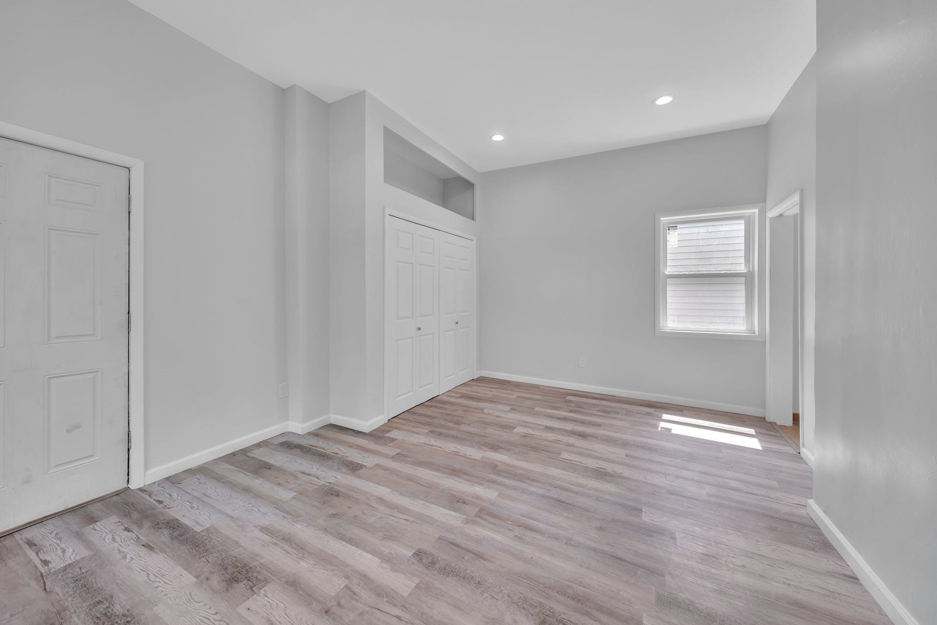 322 WEBSTER AVE Unit: 1FL