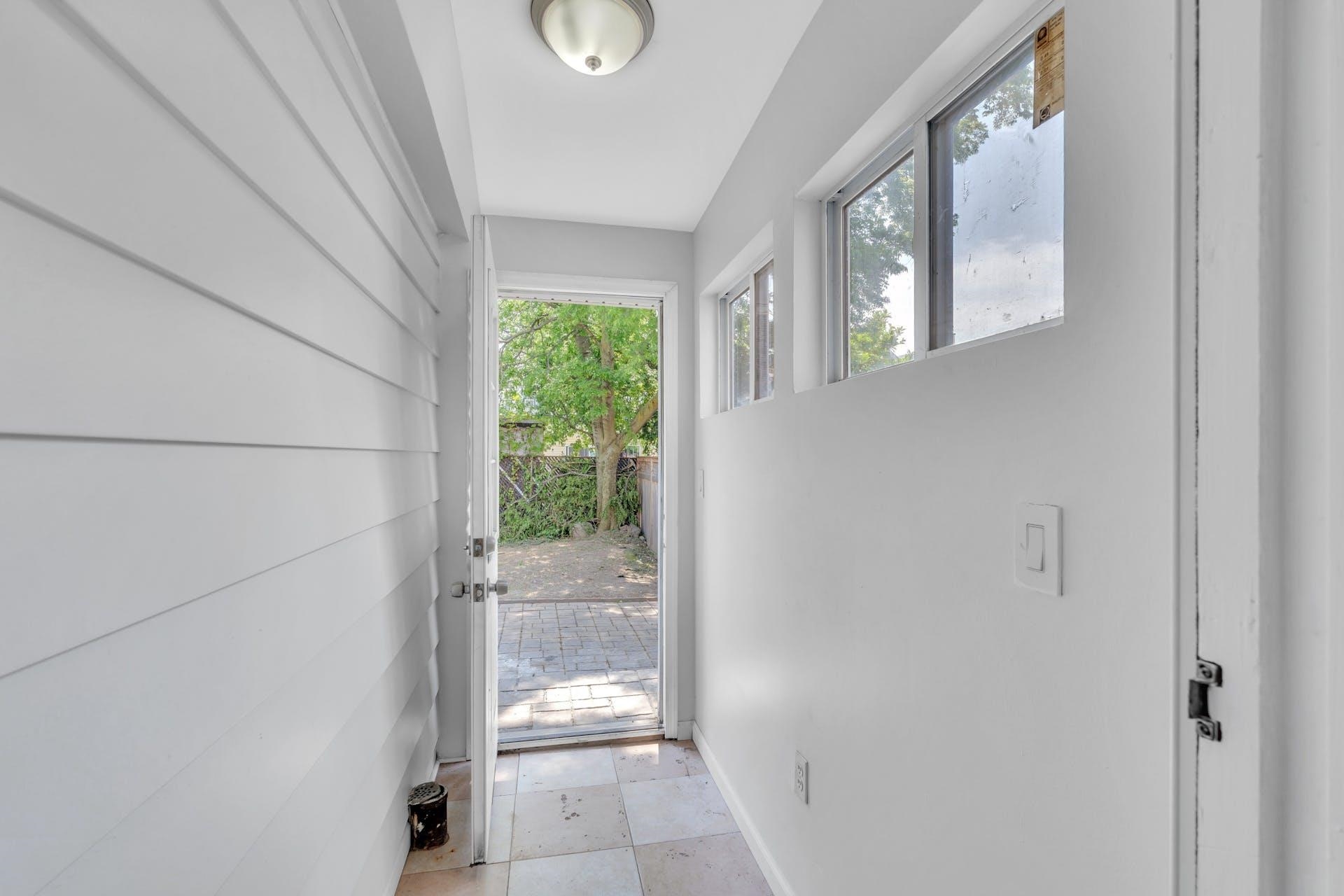 322 WEBSTER AVE Unit: 1FL