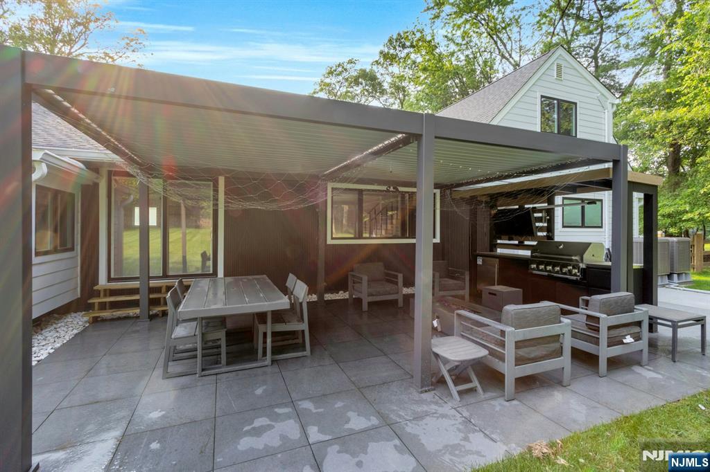 14 Rambling Brook Road