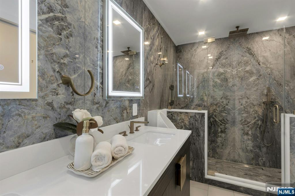 14 Rambling Brook Road
