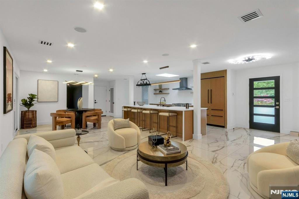 14 Rambling Brook Road