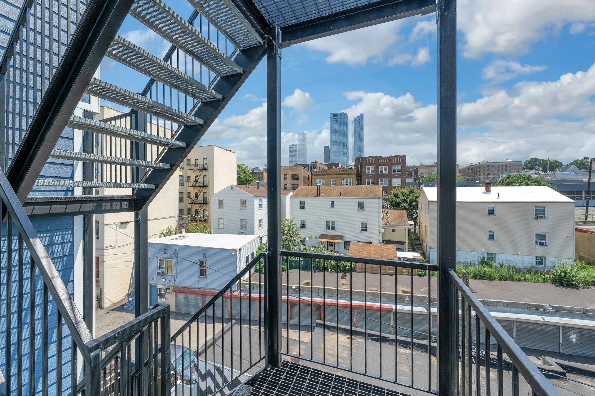 76 CORBIN AVE Unit: 4