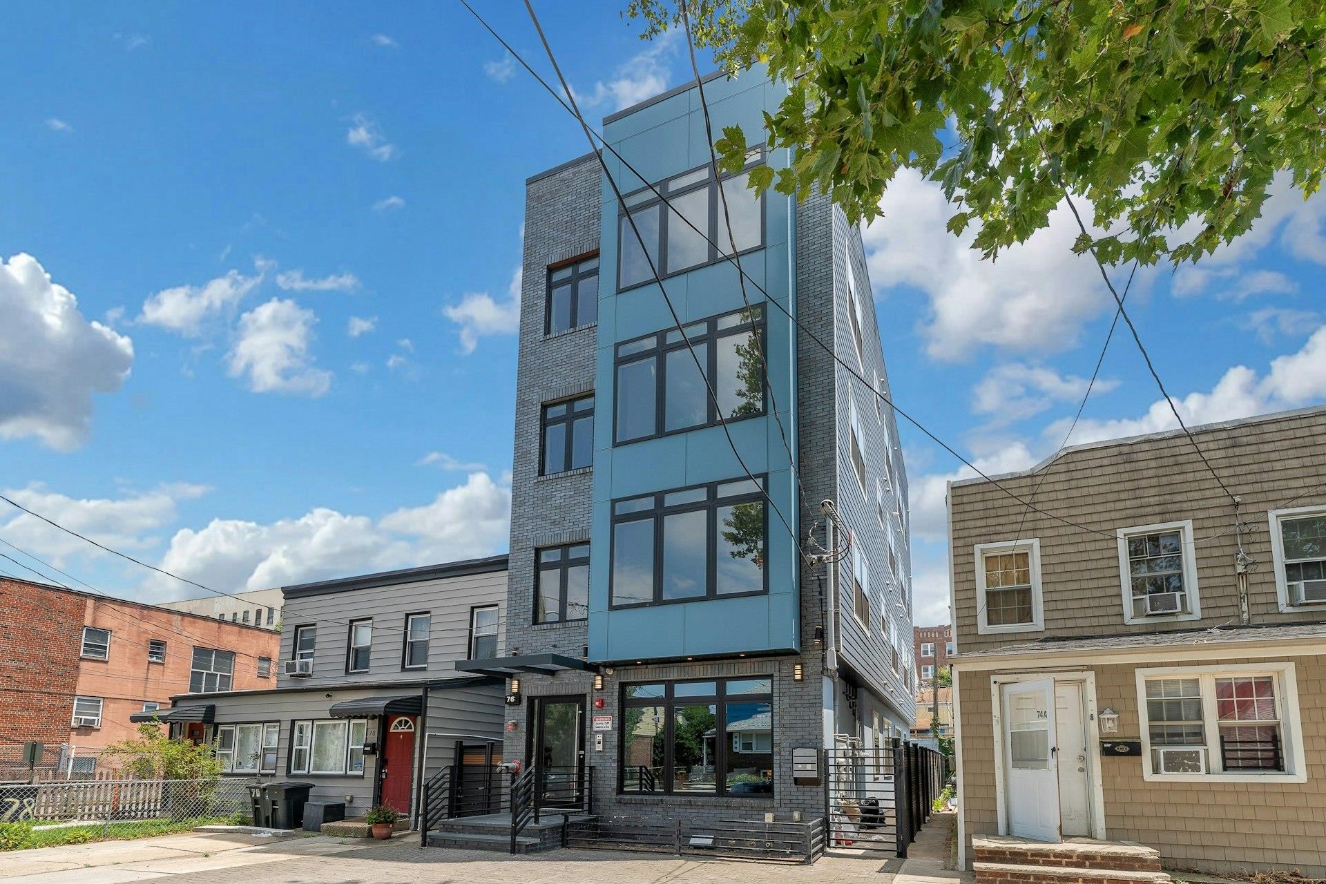 76 CORBIN AVE Unit: 4