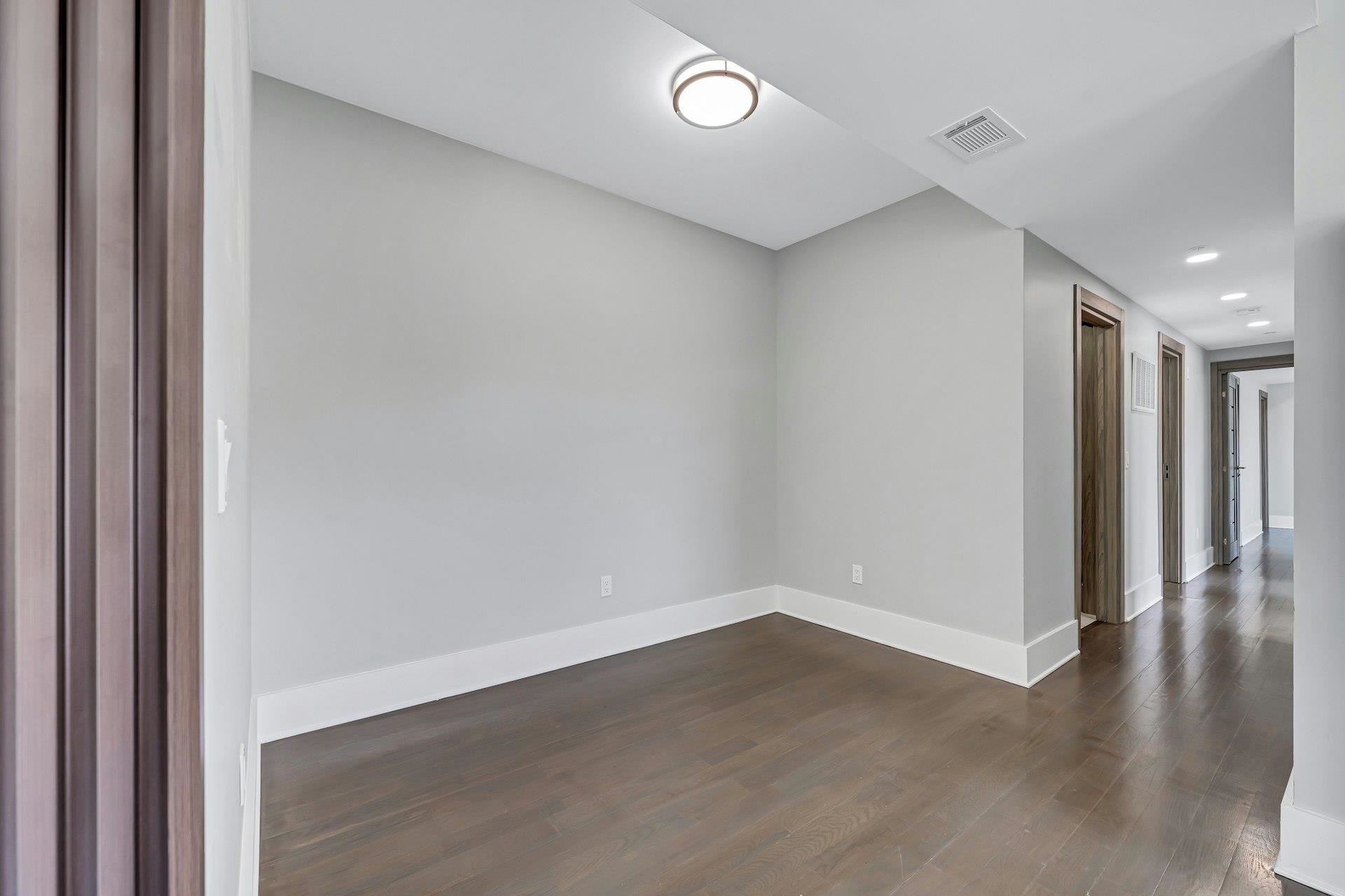 76 CORBIN AVE Unit: 4