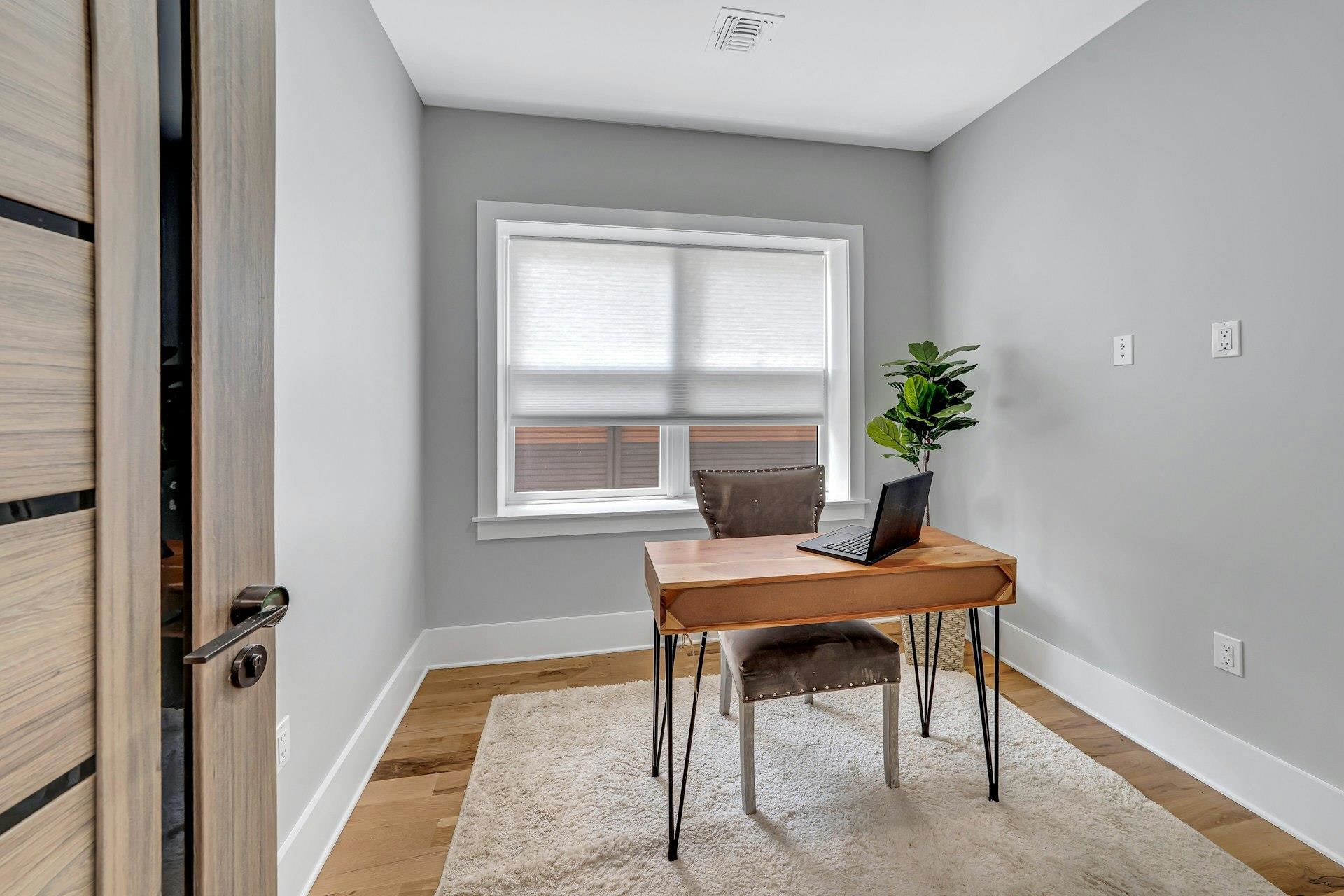 76 CORBIN AVE Unit: 1