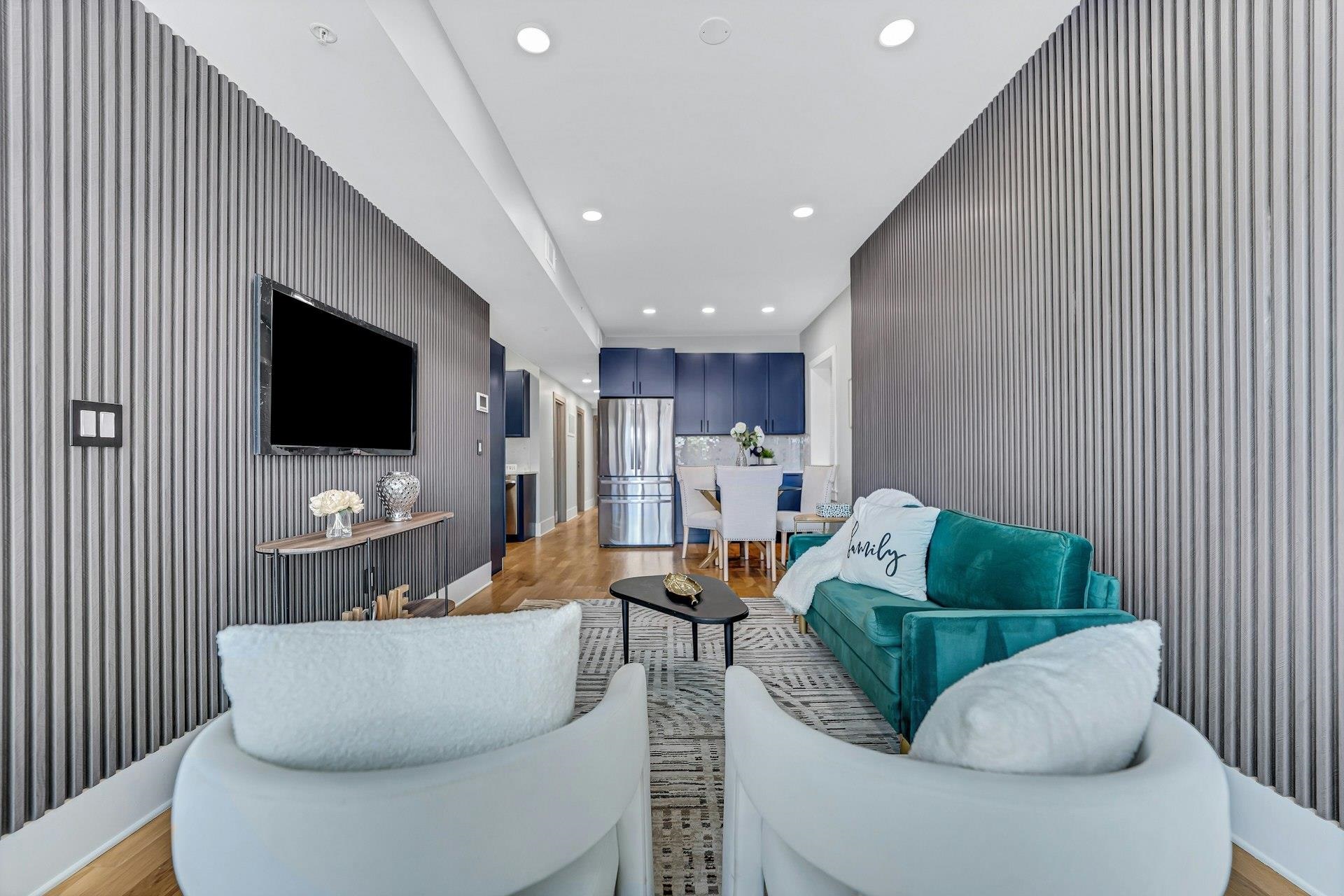 76 CORBIN AVE Unit: 1