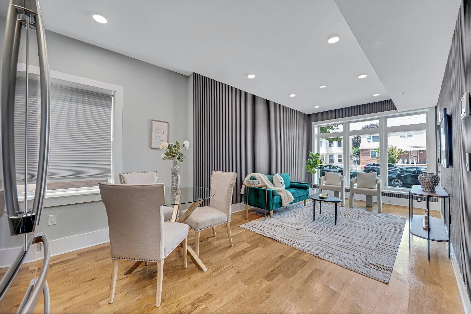 76 CORBIN AVE Unit: 1