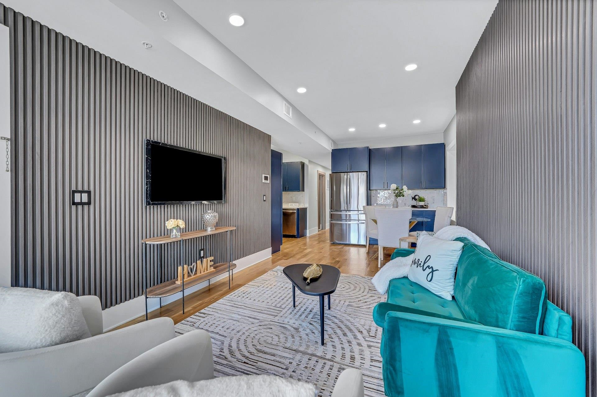 76 CORBIN AVE Unit: 1