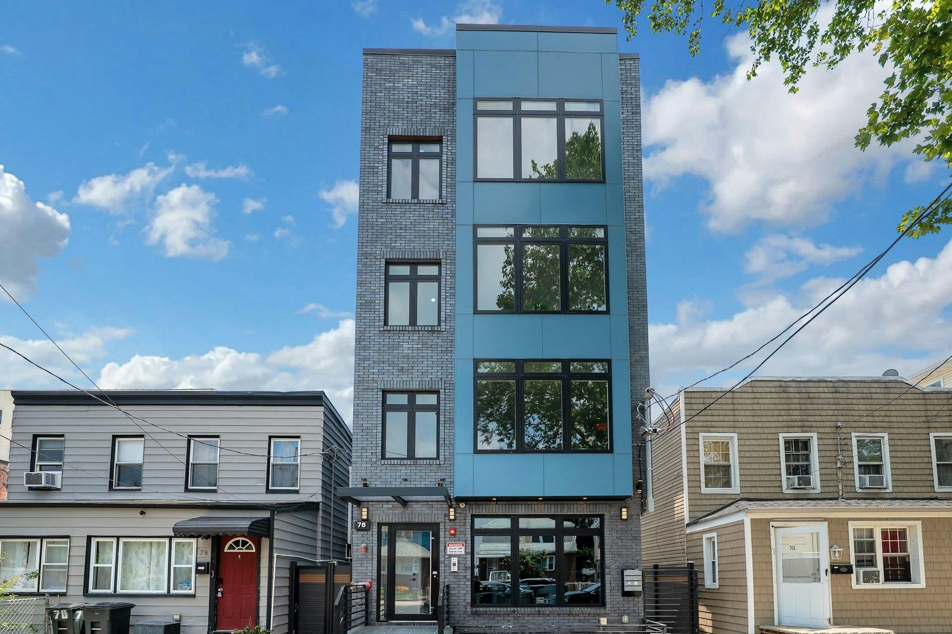 76 CORBIN AVE Unit: 1