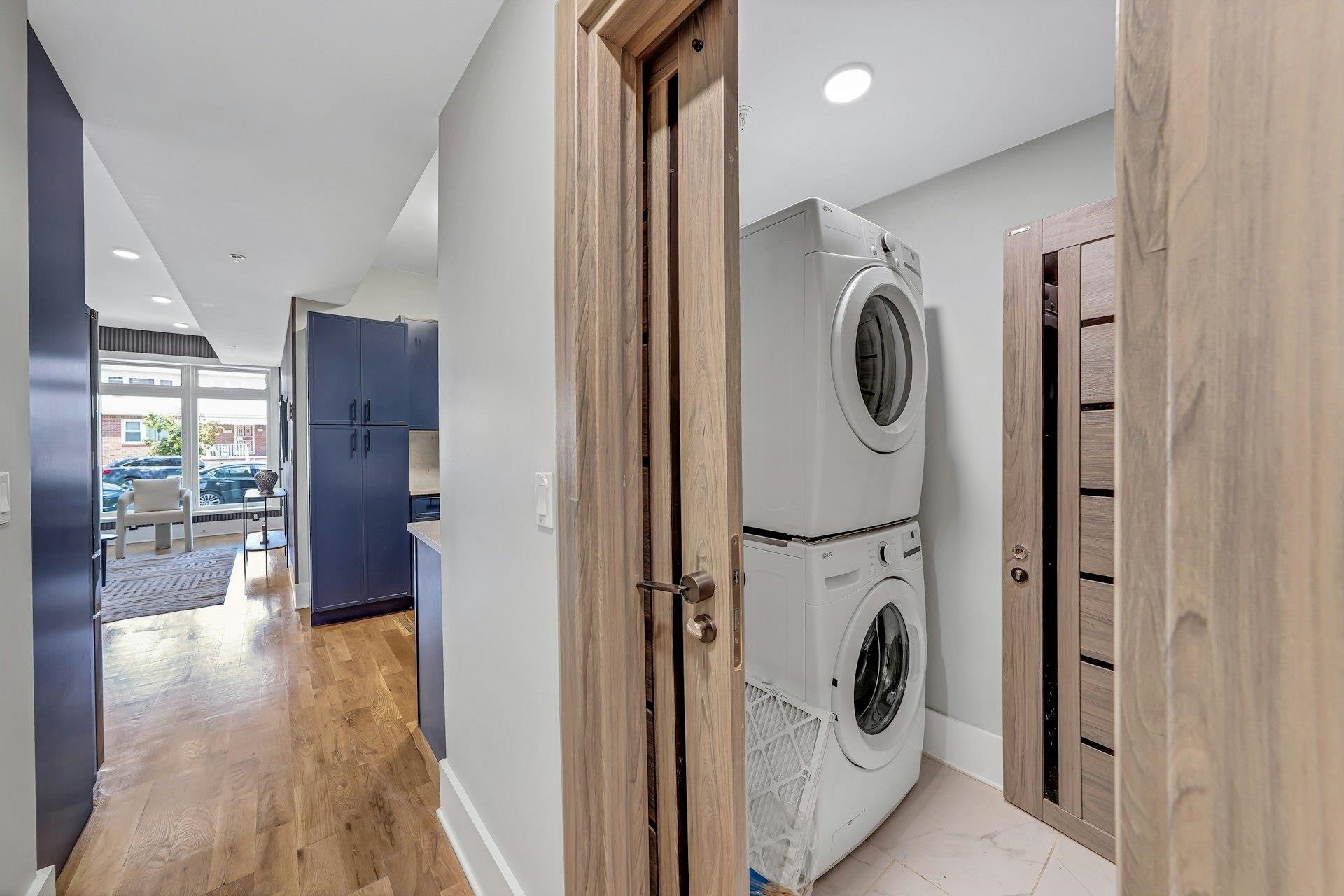 76 CORBIN AVE Unit: 1