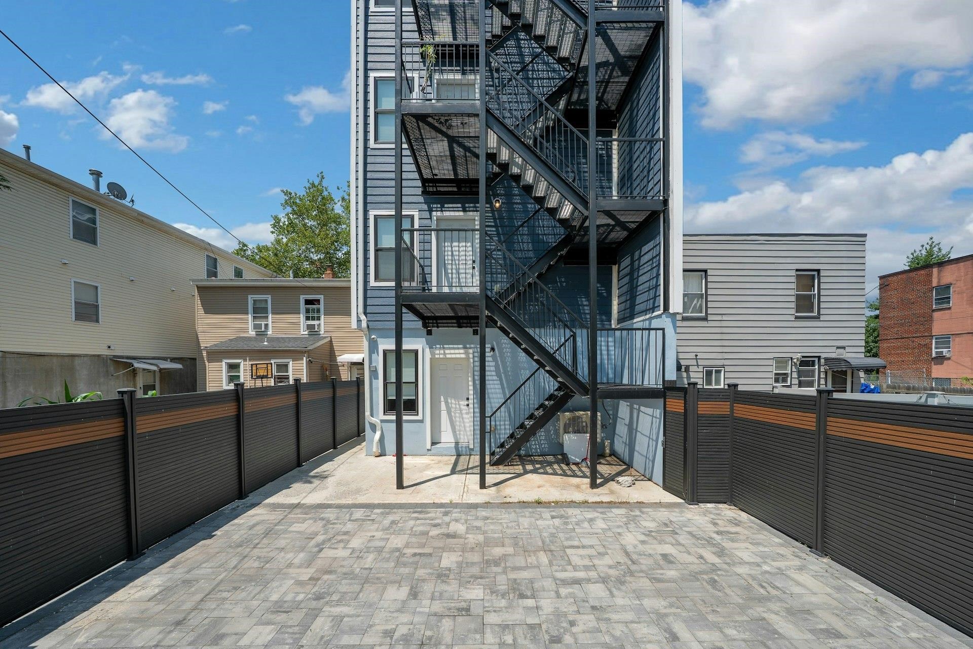 76 CORBIN AVE Unit: 1