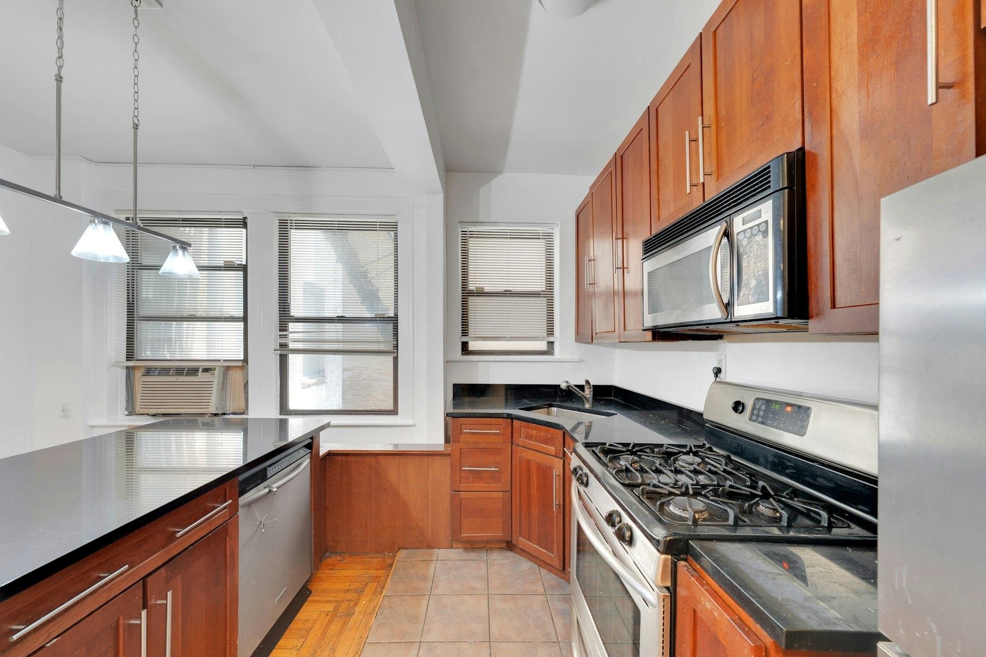 56 GLENWOOD AVE Unit: 3