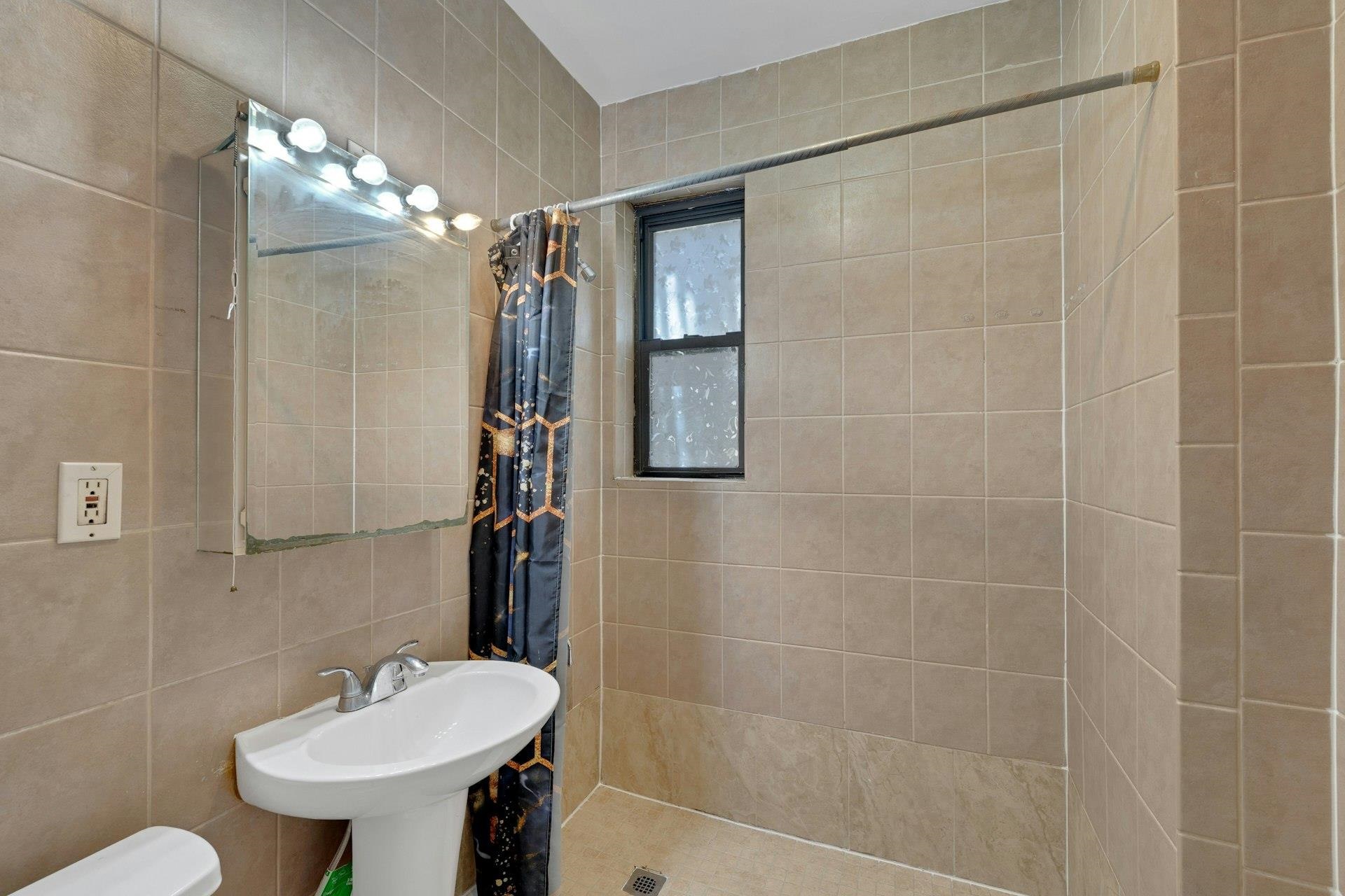 56 GLENWOOD AVE Unit: 3