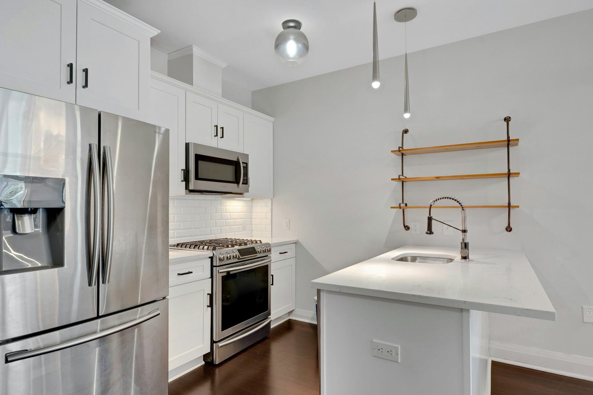 1901 SUMMIT AVE Unit: 205