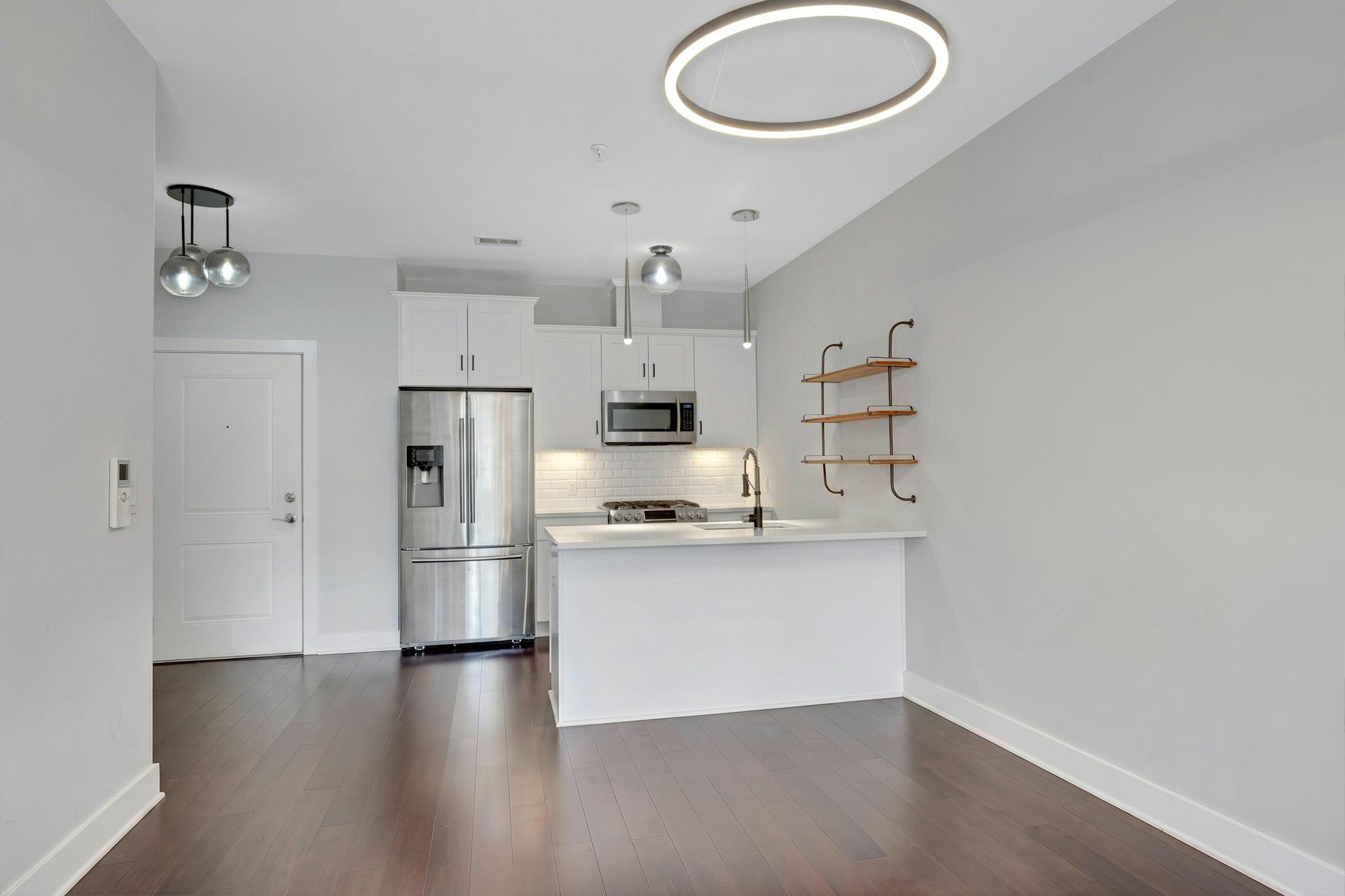 1901 SUMMIT AVE Unit: 205
