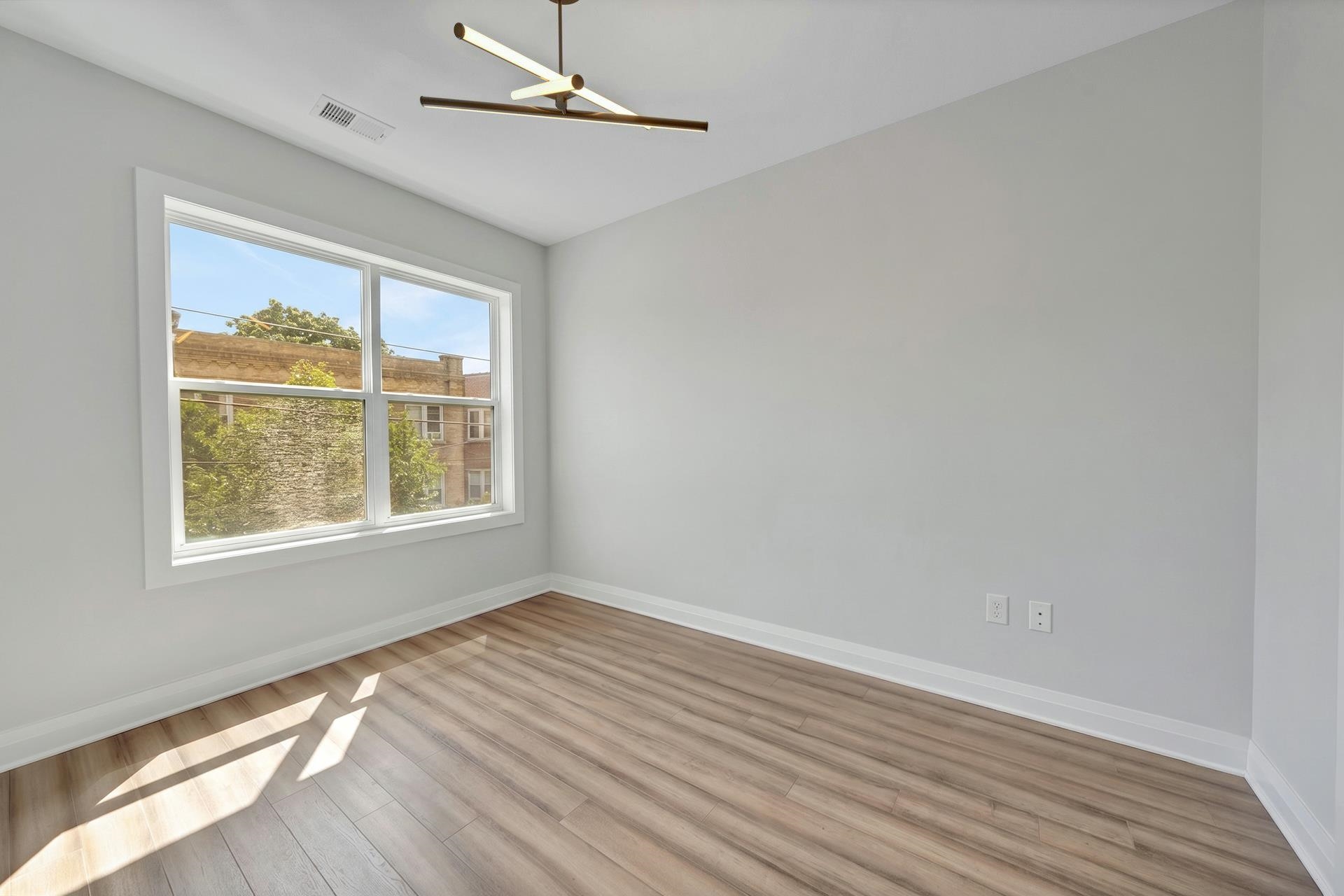 1901 SUMMIT AVE Unit: 205