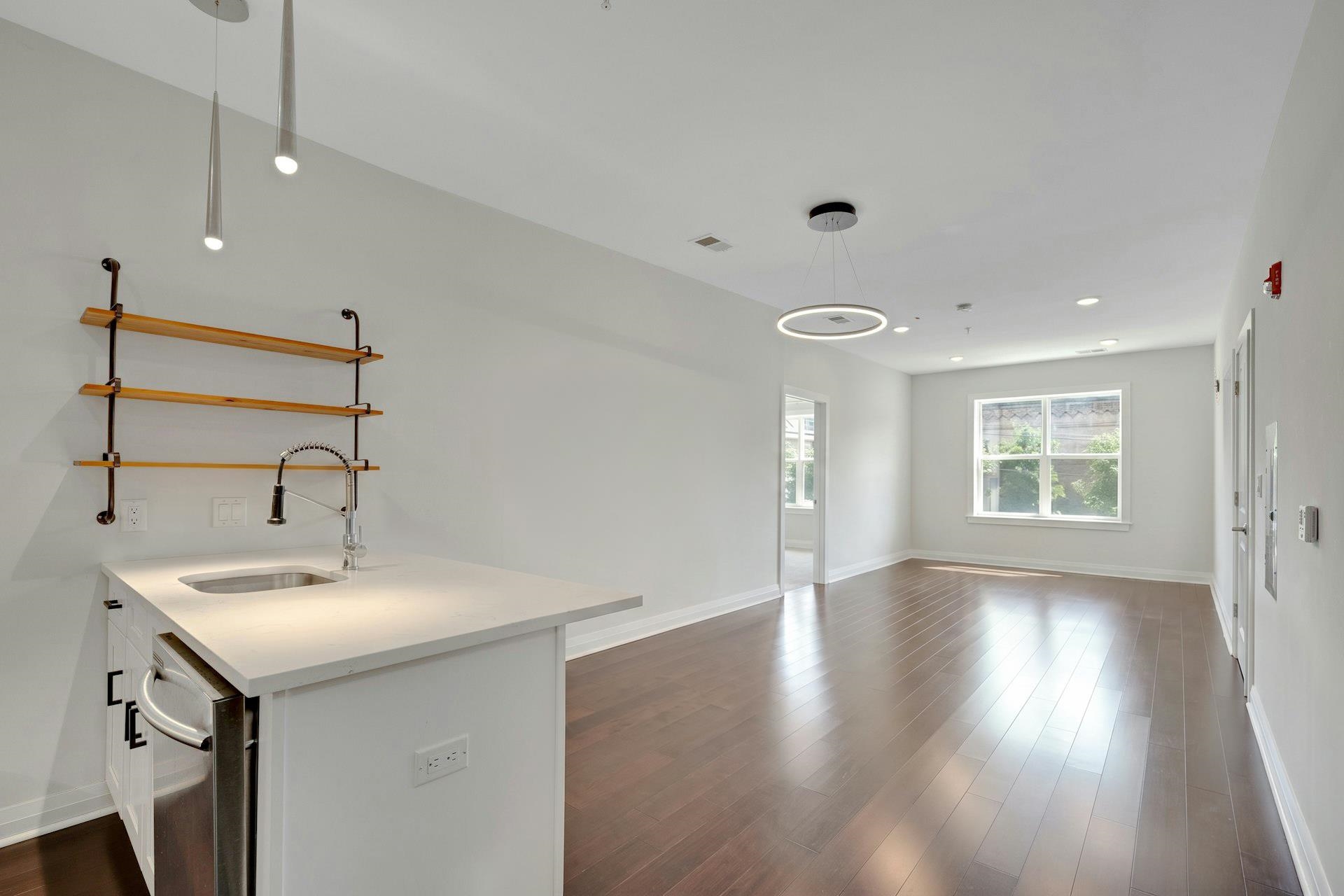 1901 SUMMIT AVE Unit: 205