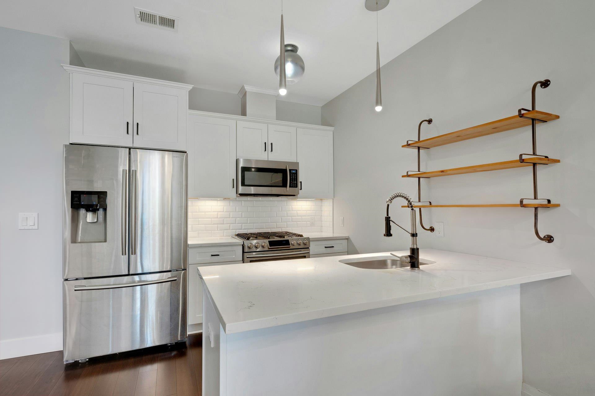 1901 SUMMIT AVE Unit: 205