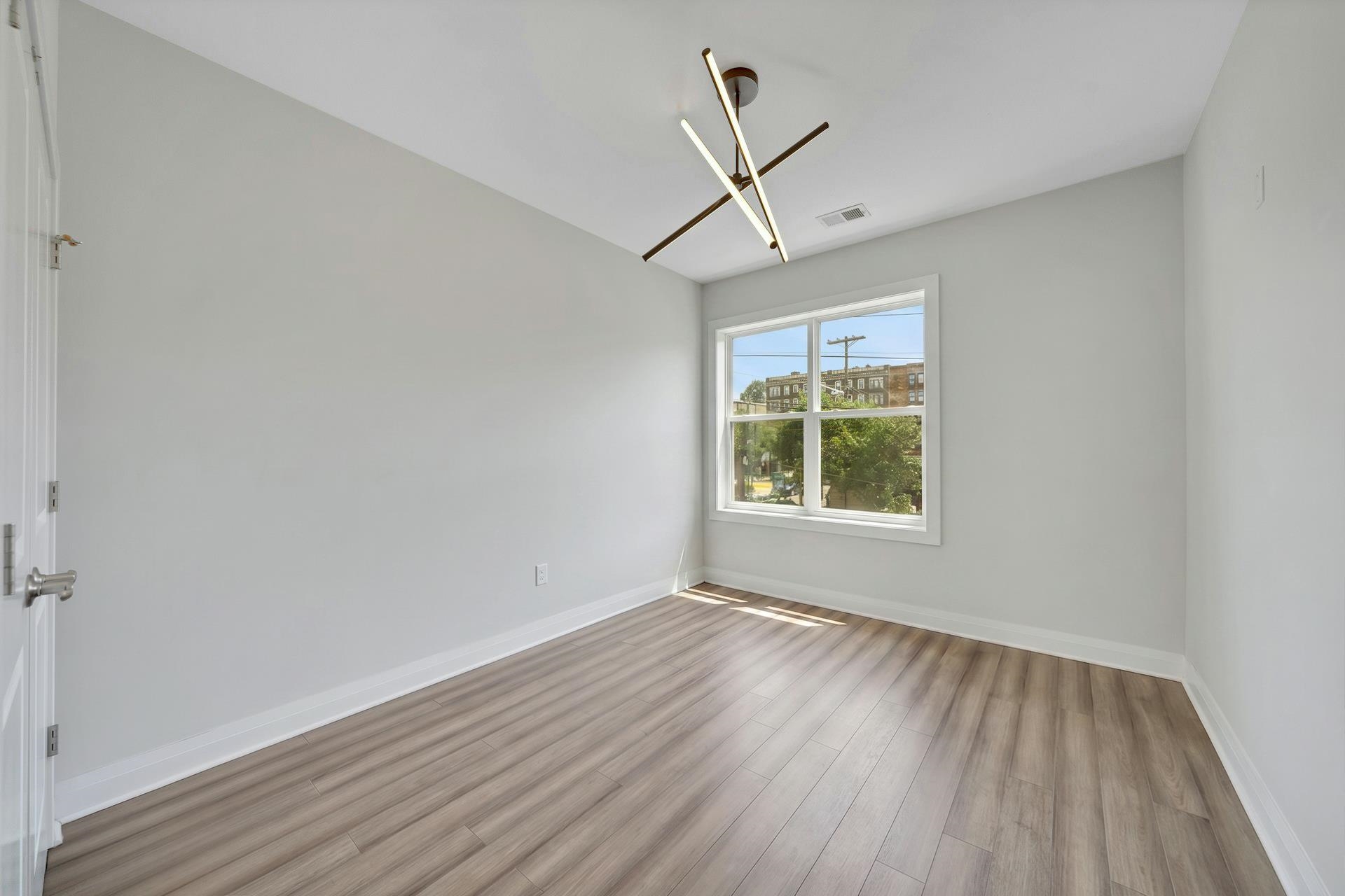 1901 SUMMIT AVE Unit: 205