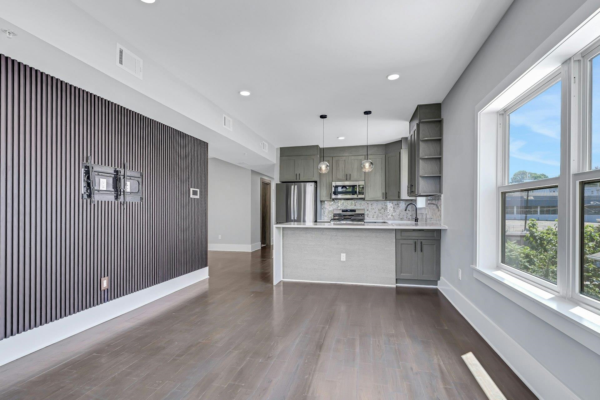 76 CORBIN AVE