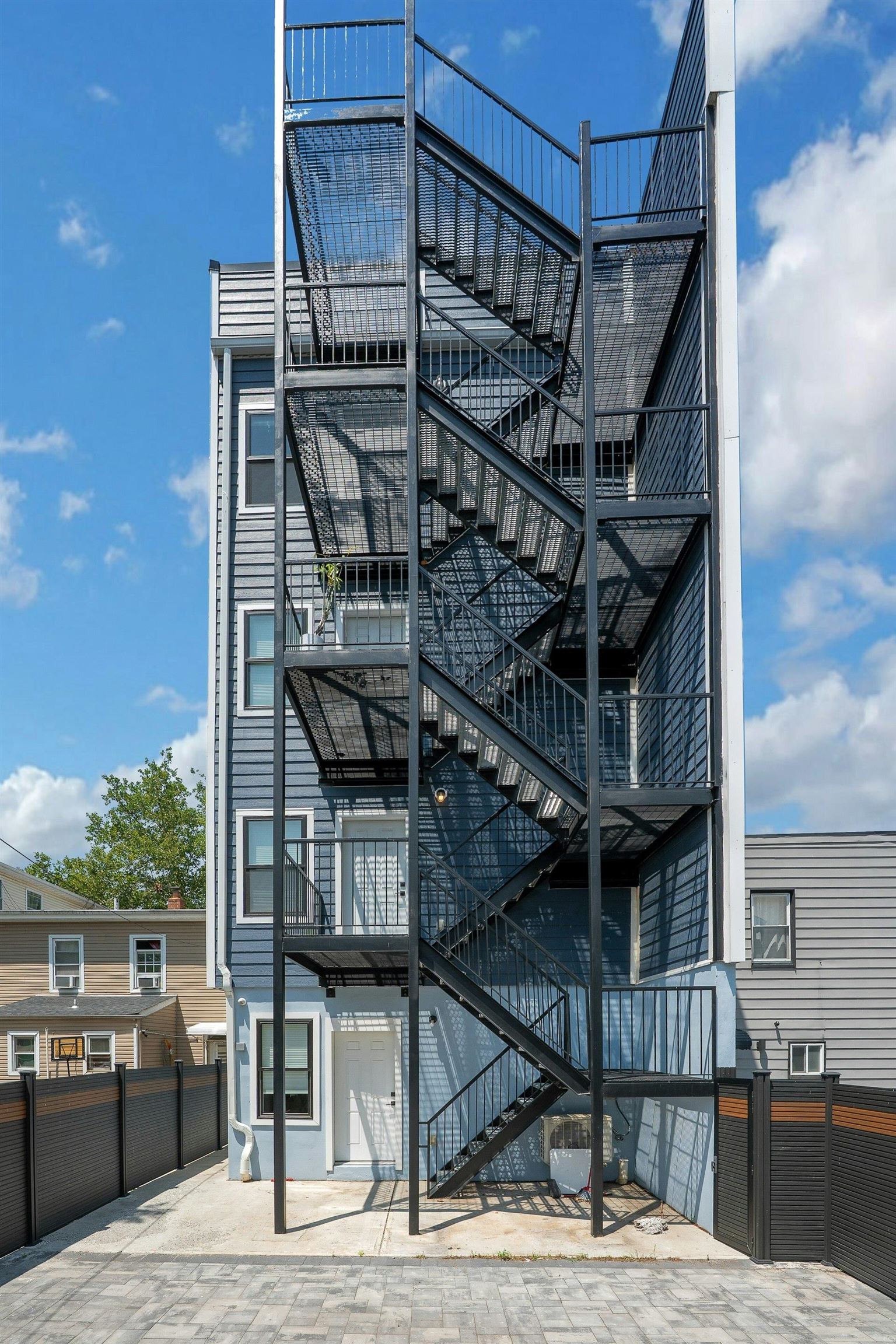 76 CORBIN AVE