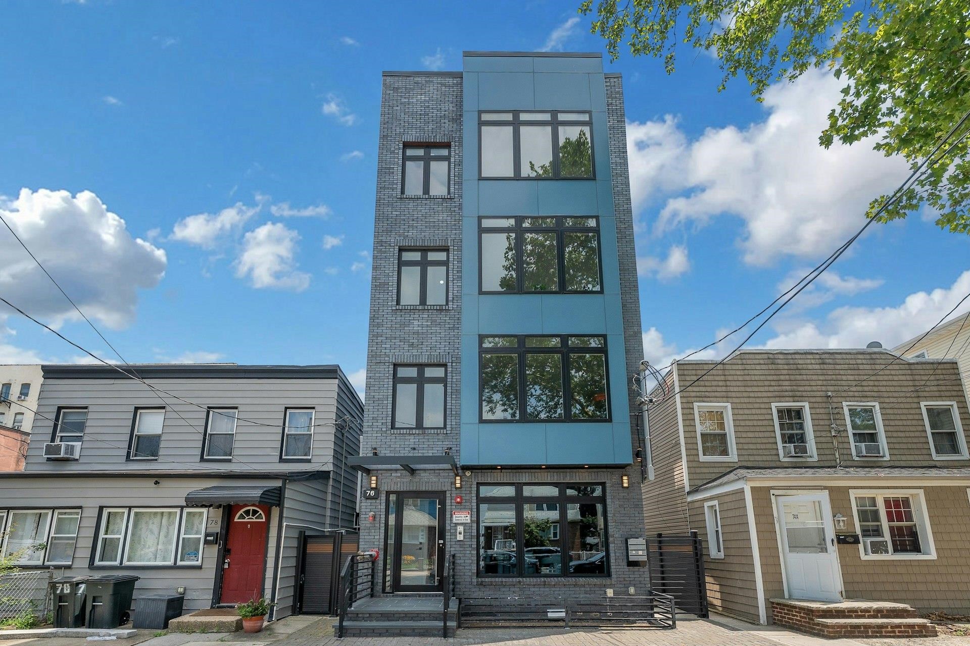 76 CORBIN AVE Unit: 3
