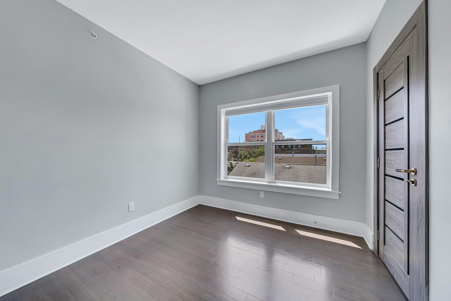 76 CORBIN AVE Unit: 3